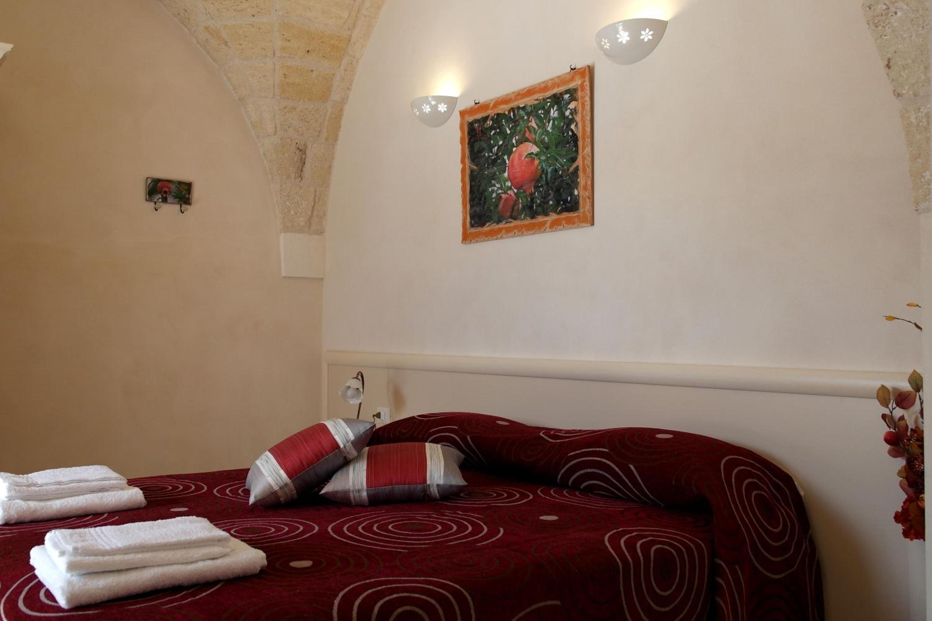 Double Room with Private Bathroom - Photo 11