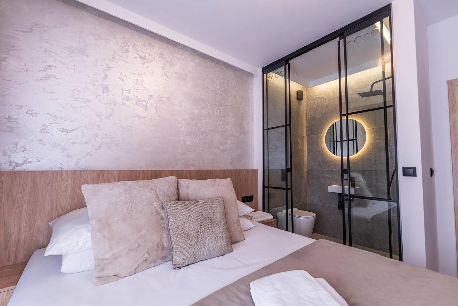 Two-Bedroom Apartment with Balcony photo 1