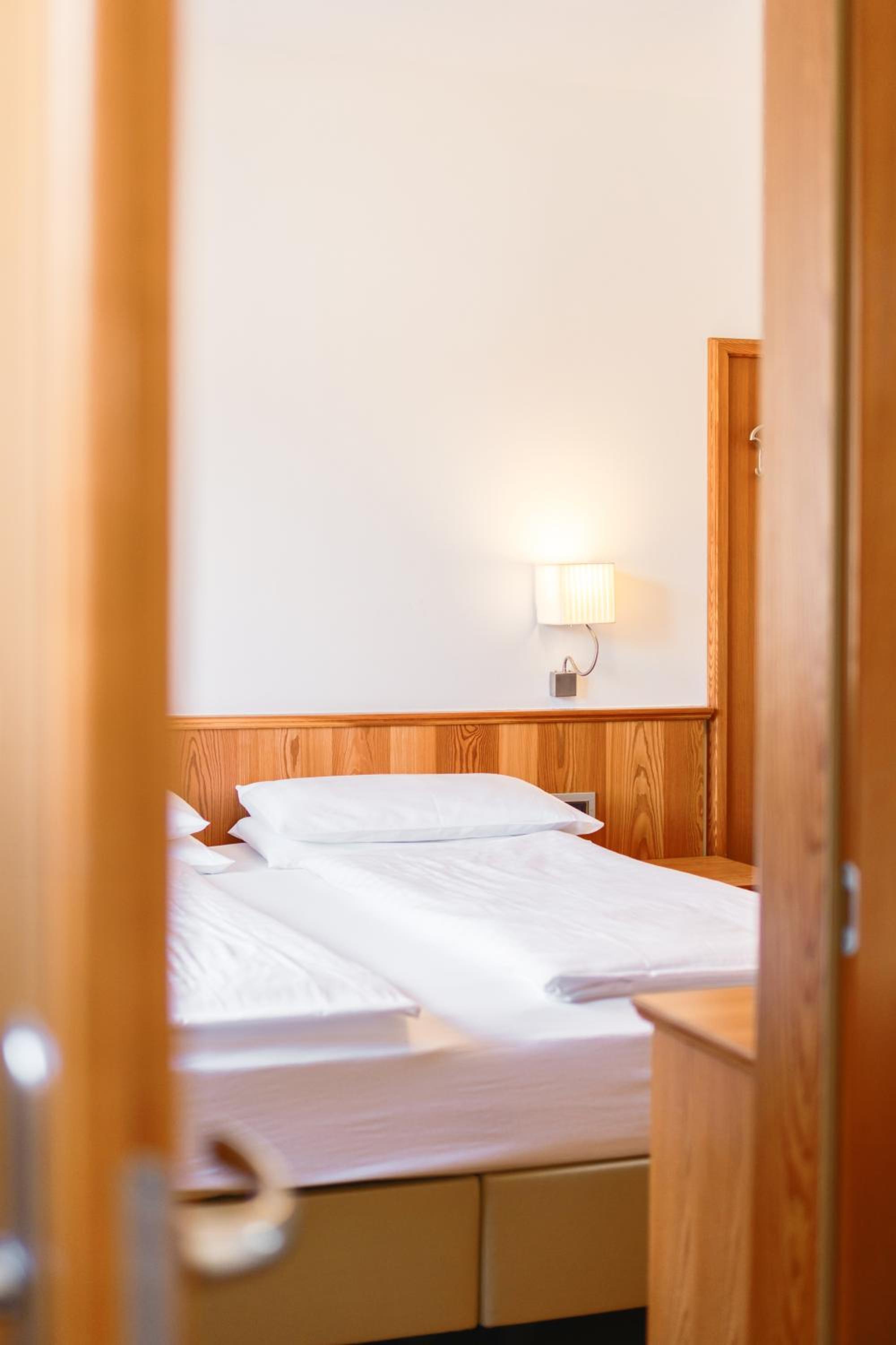 Budget Double Room photo 2