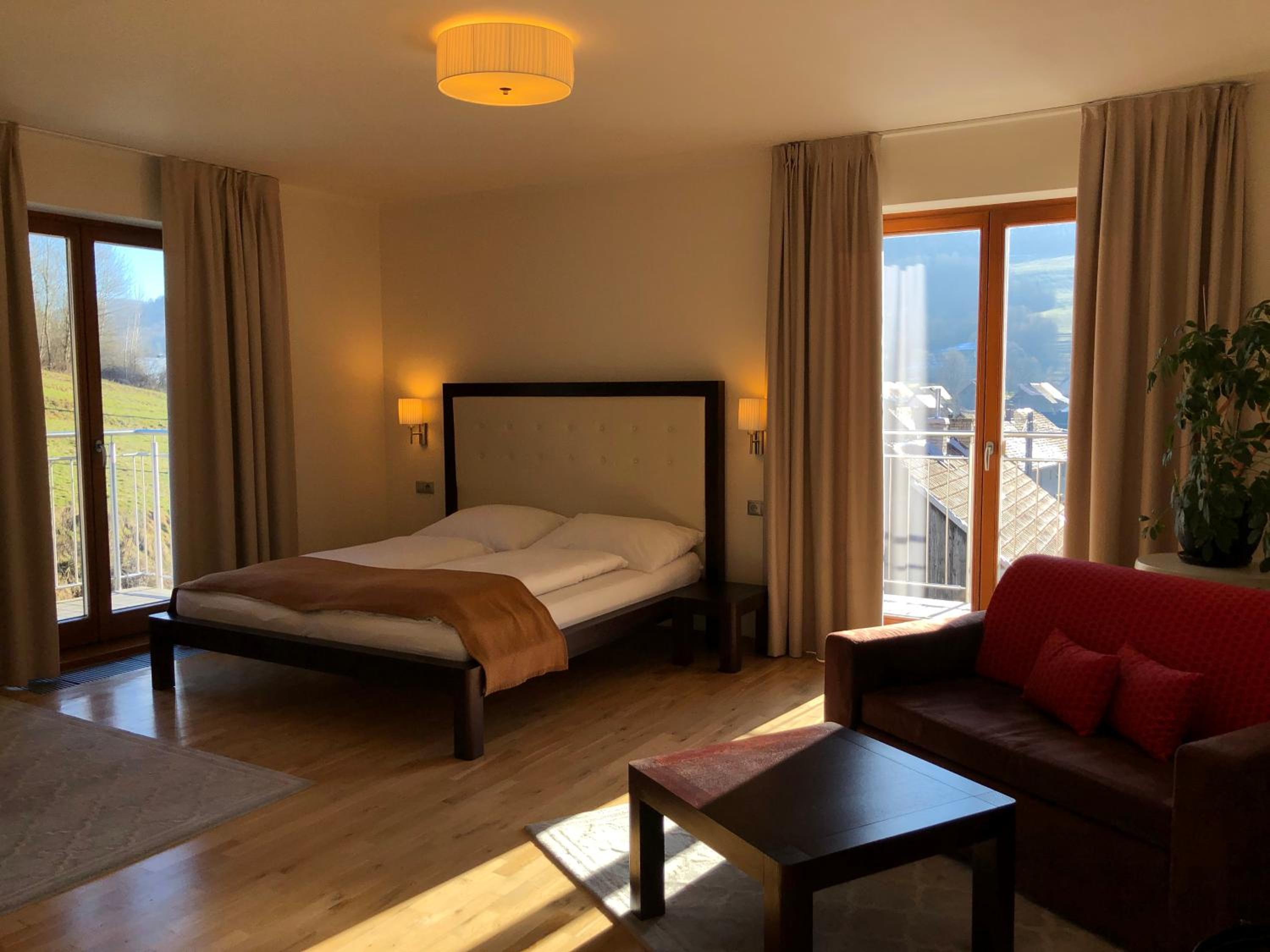 Junior Suite with Balcony - Photo 2