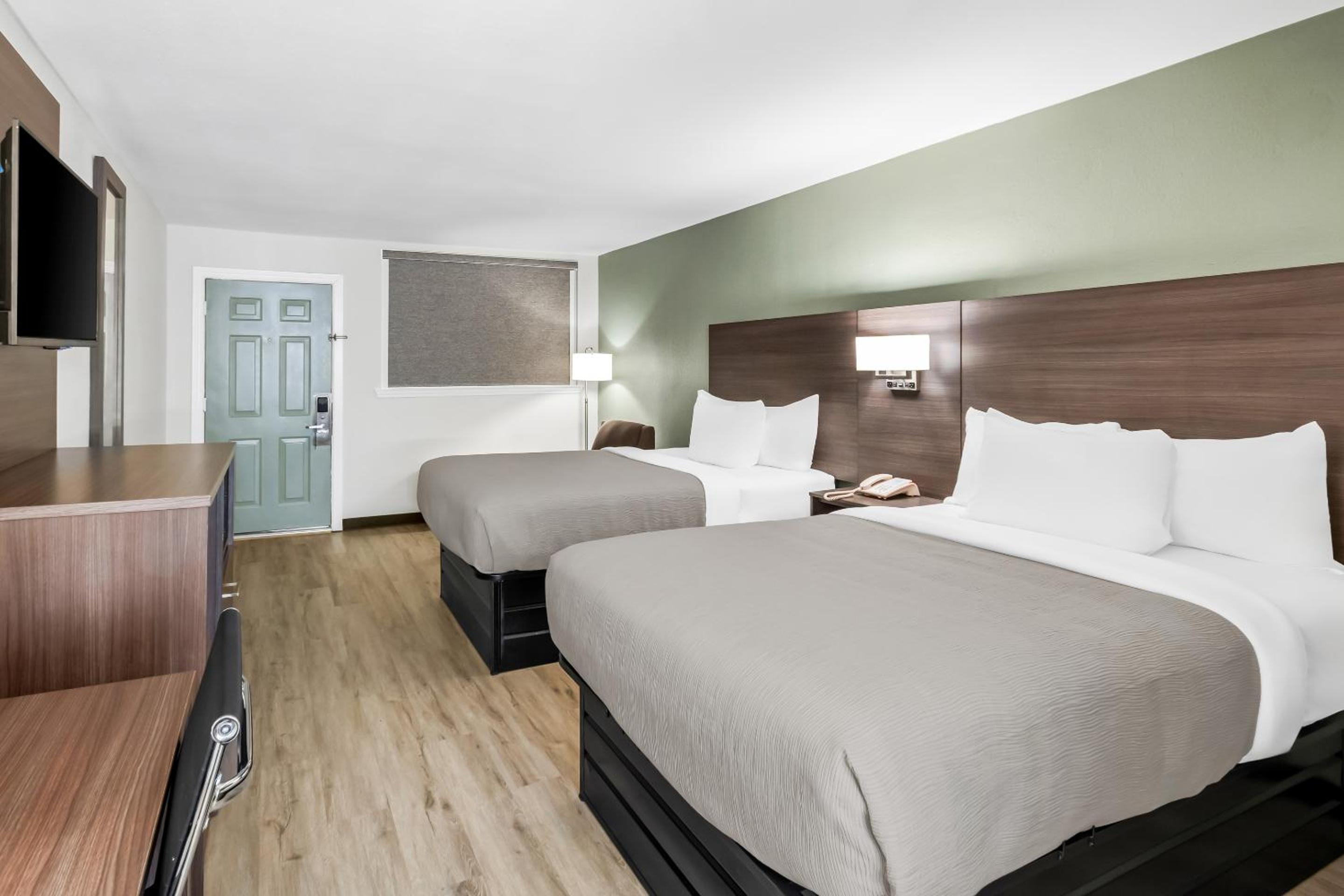 Quadruple Room - Non Smoking photo 3