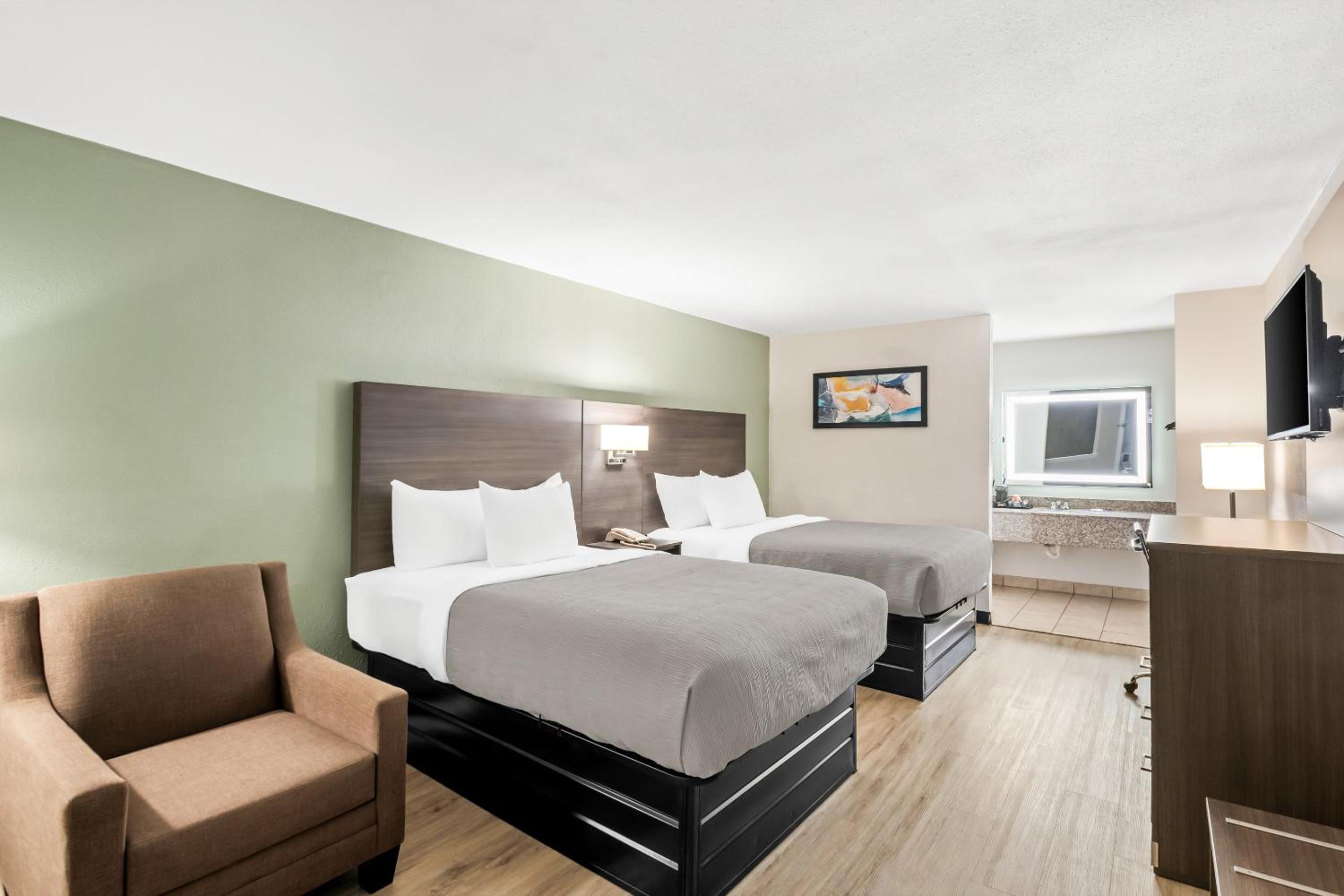 Quadruple Room - Non Smoking photo 2