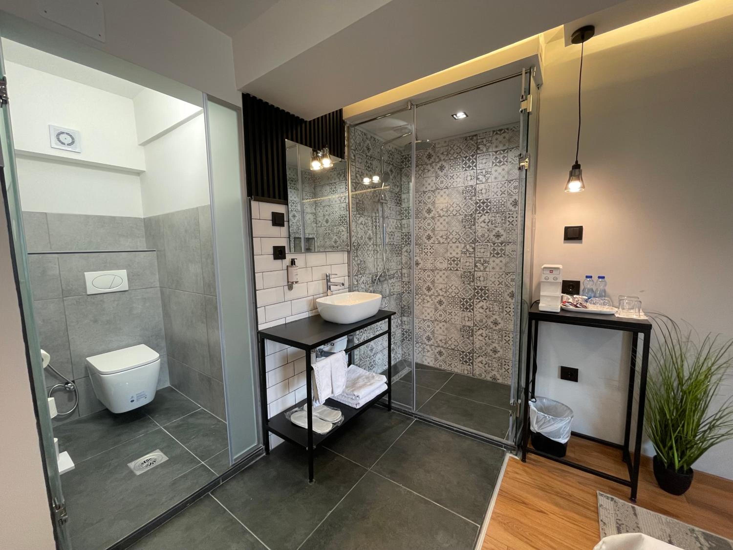 Deluxe Double Room with Balcony photo 3