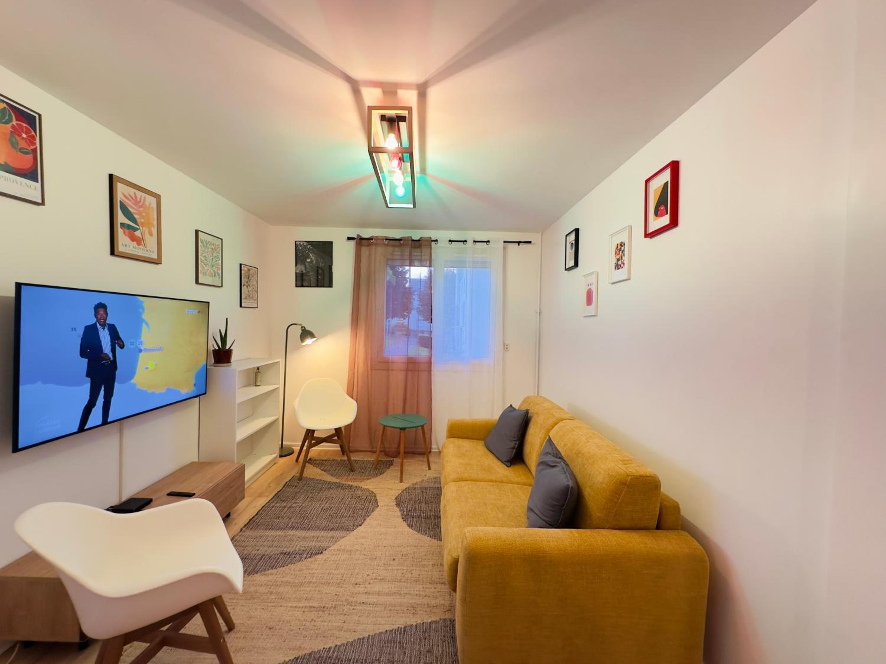 One-Bedroom Apartment photo 2