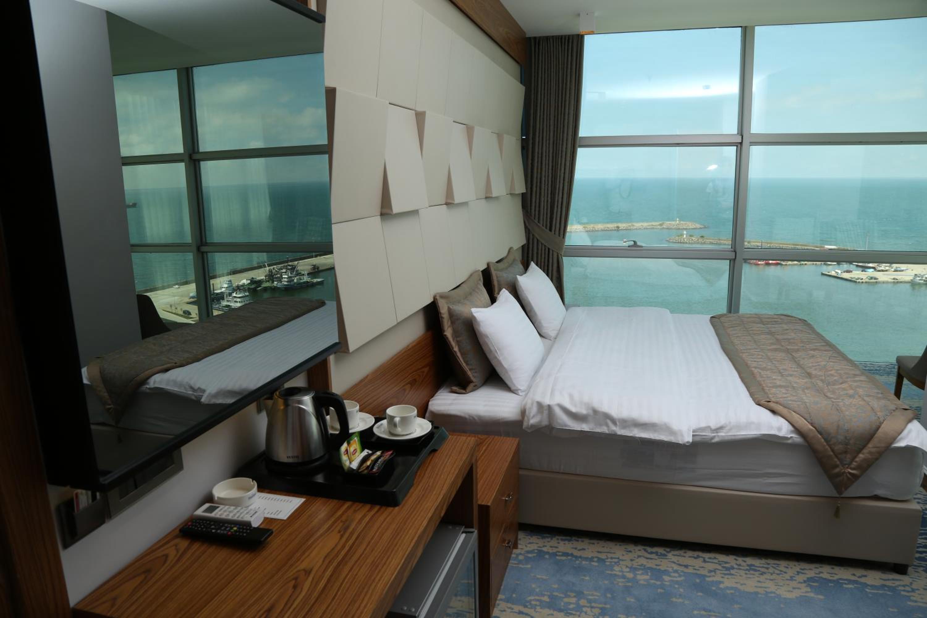 Double or Twin Room with Sea View - Photo 1