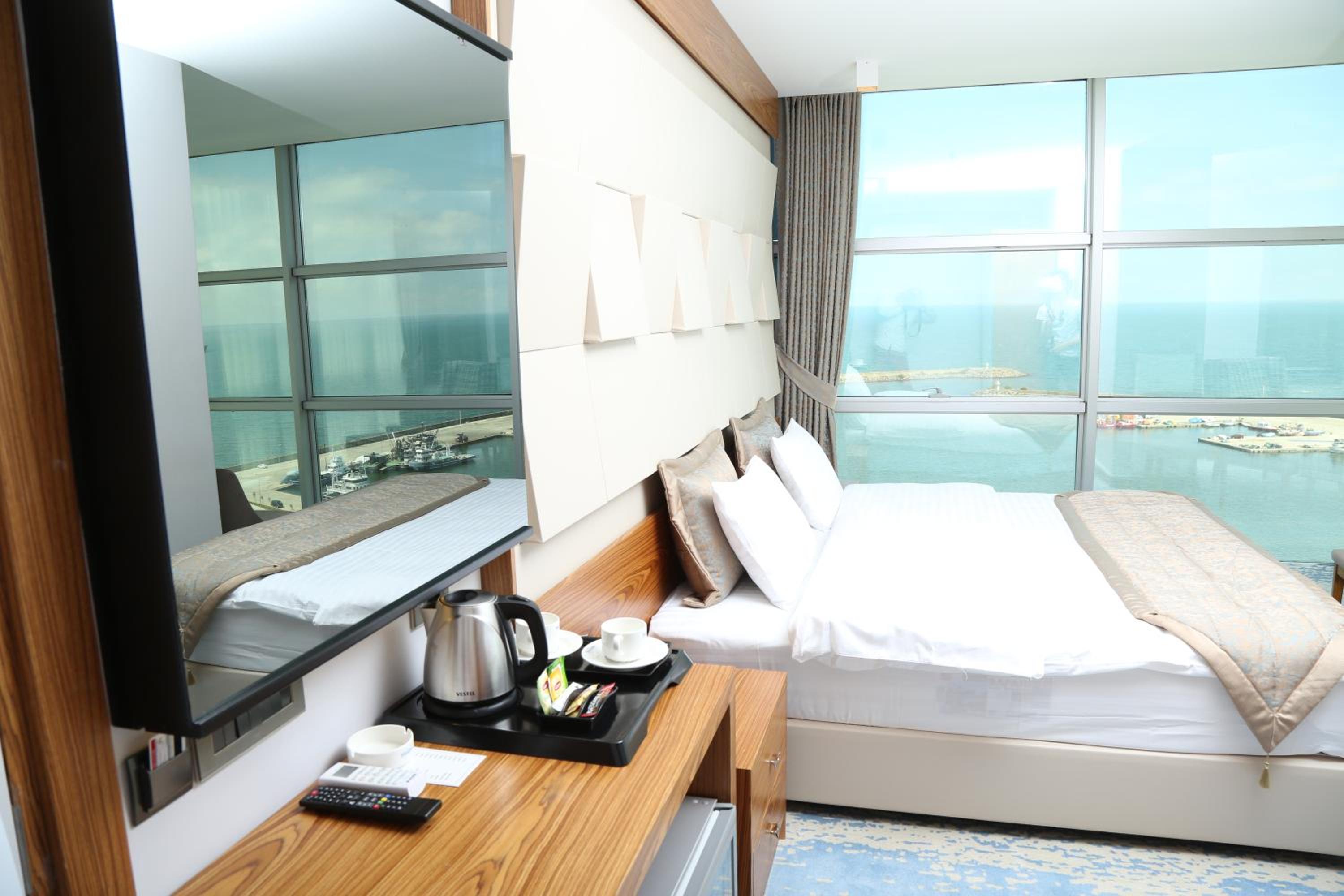 Double or Twin Room with Sea View - Photo 4