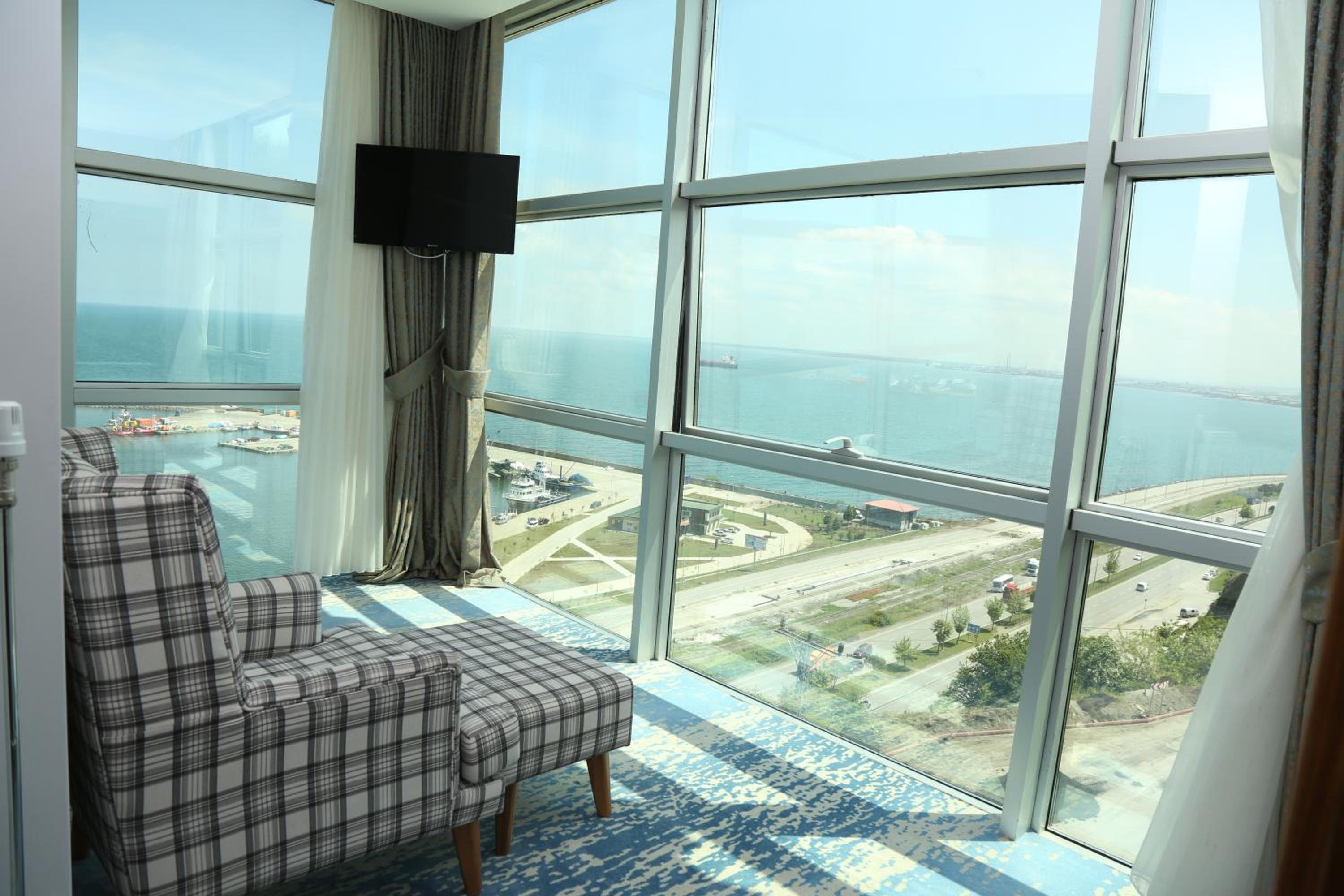 Double or Twin Room with Sea View - Photo 7