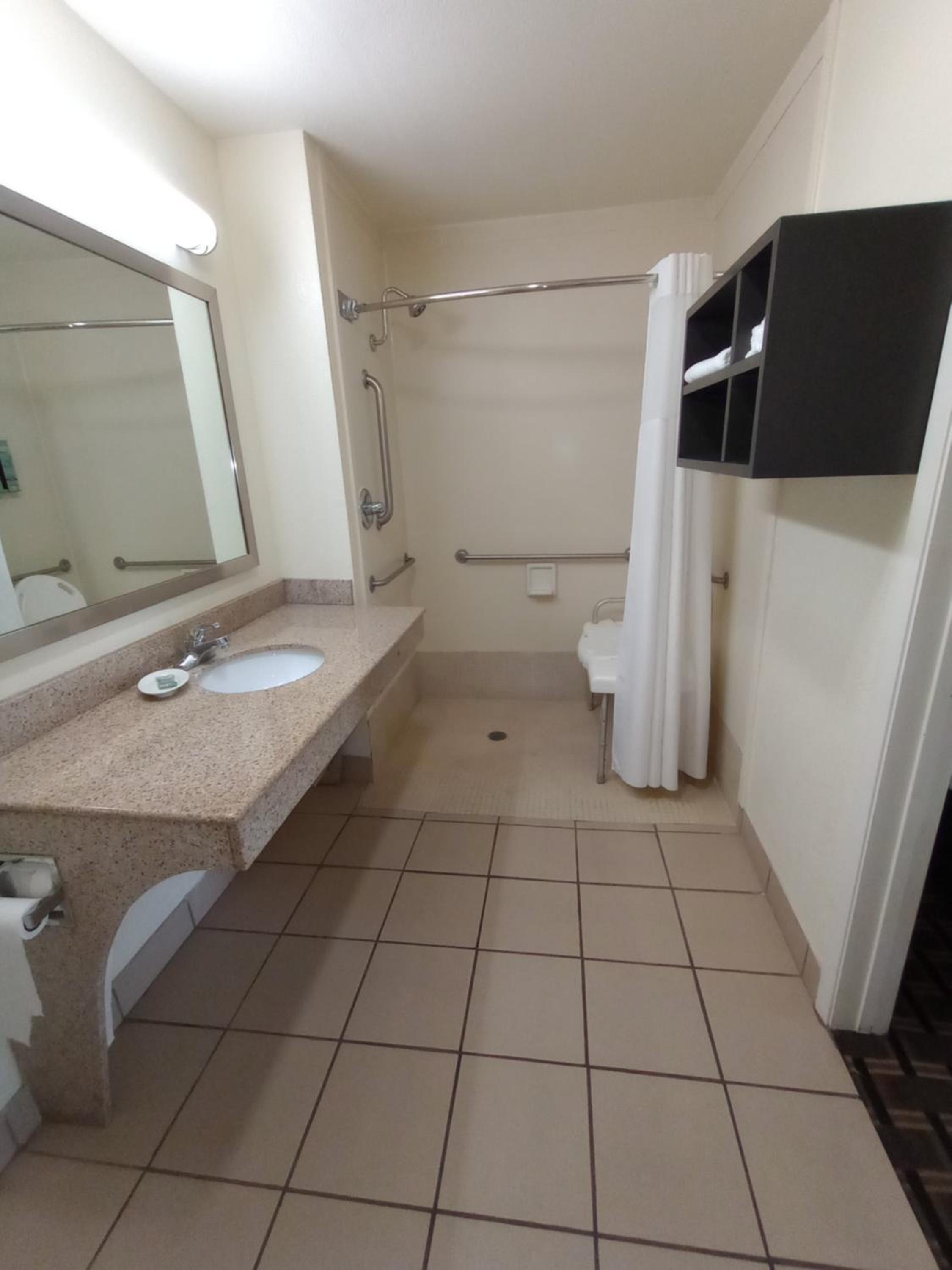 Queen Room with Two Queen Beds - Mobility Access - Photo 2