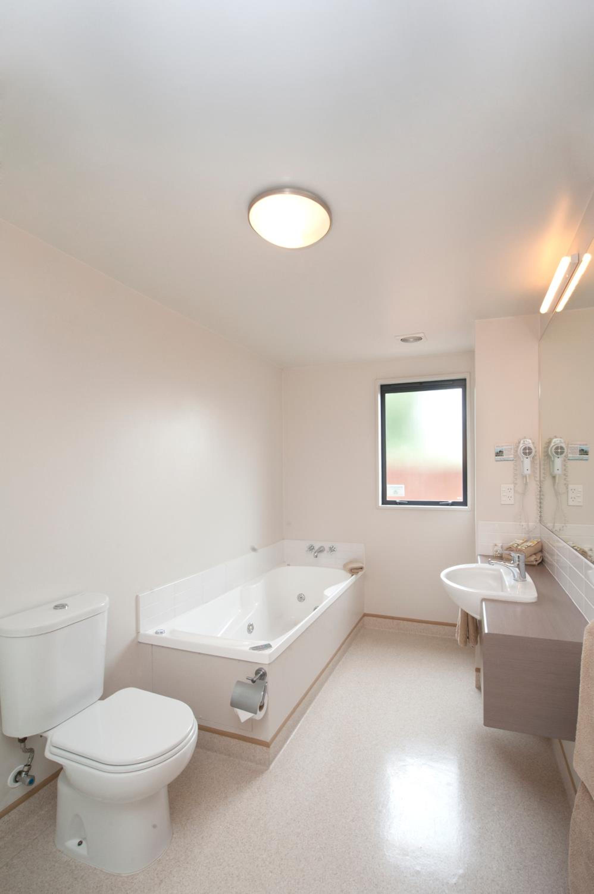 One-Bedroom Apartment - Photo 7