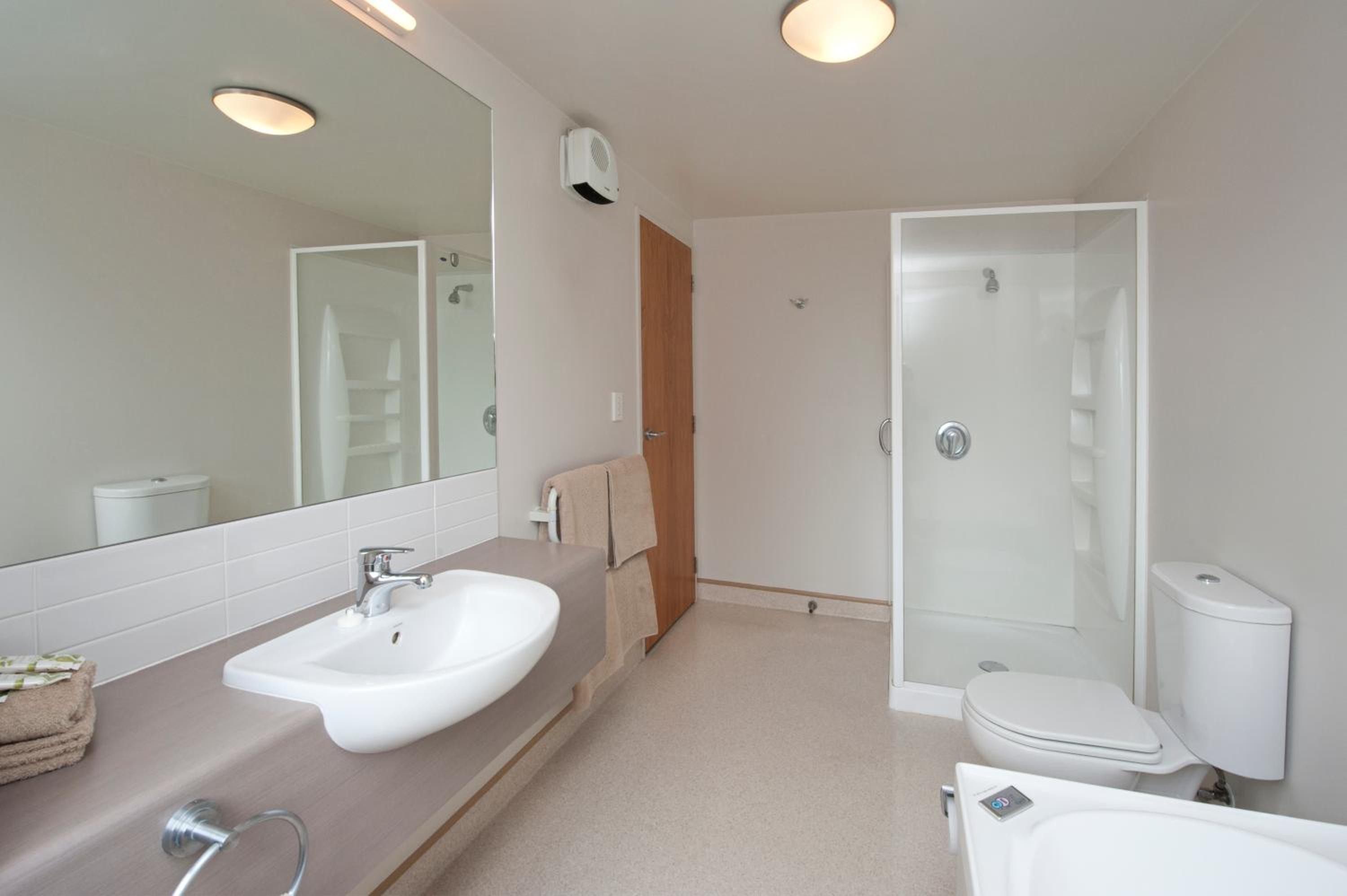 One-Bedroom Apartment - Photo 6