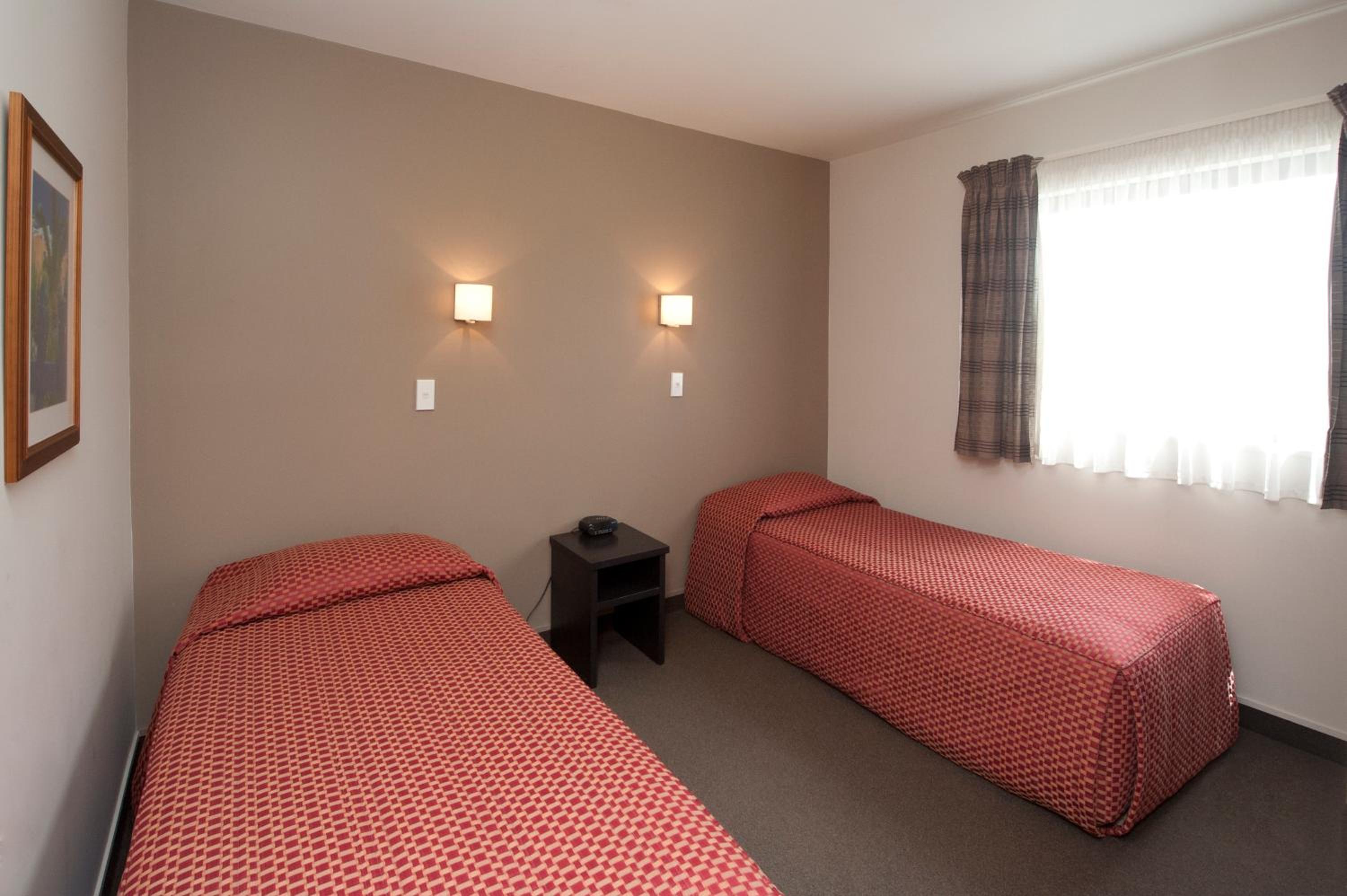One-Bedroom Apartment - Photo 2