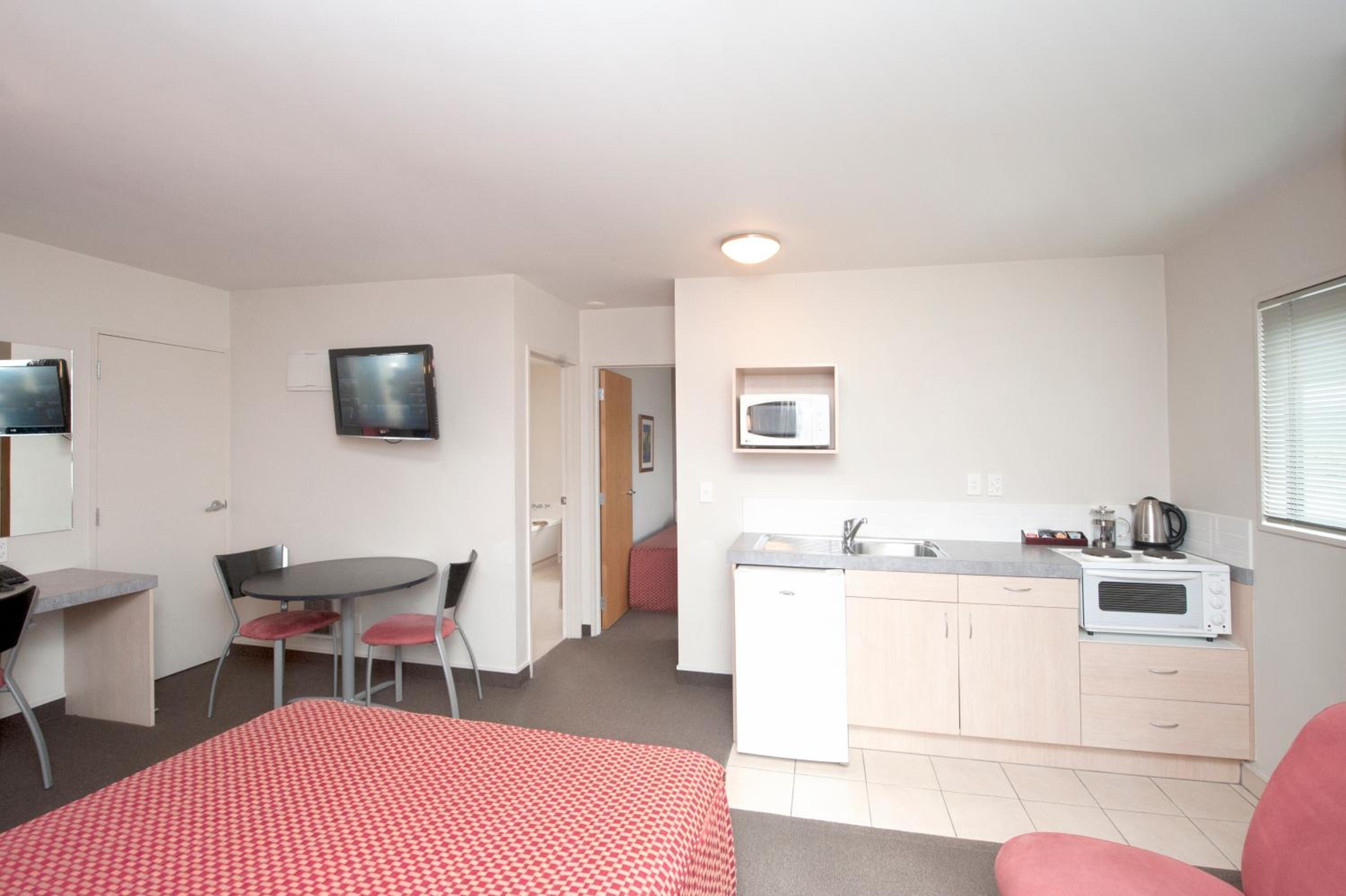 One-Bedroom Apartment - Photo 5