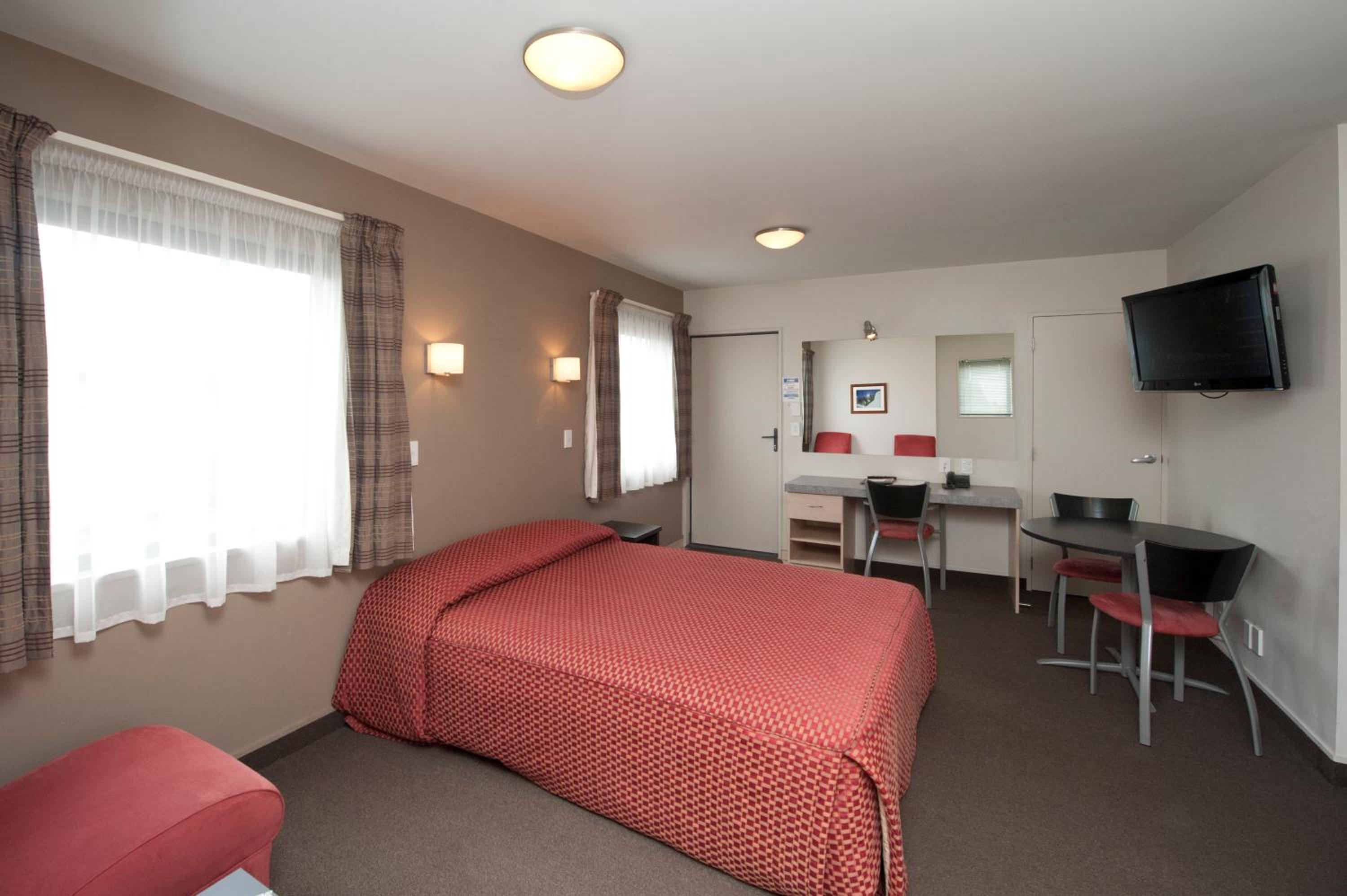 One-Bedroom Apartment - Photo 4