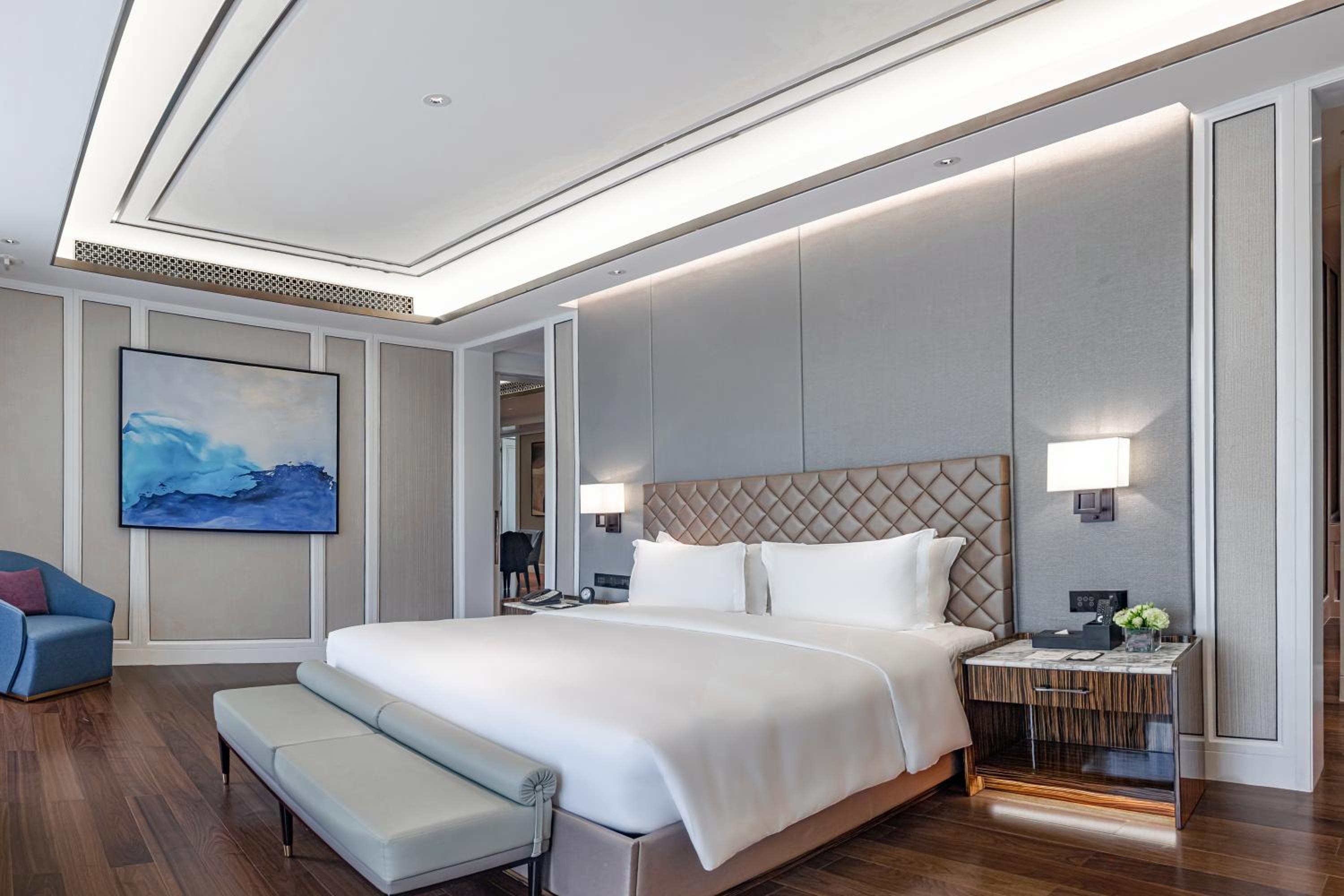 Deluxe Suite photo 1
