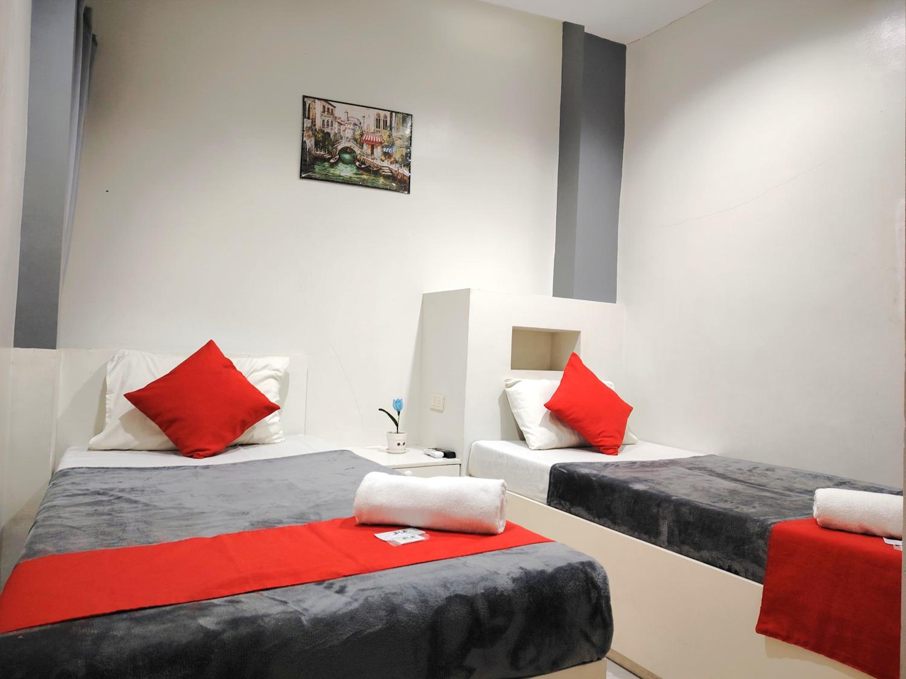 Twin Room with Private Bathroom photo 3