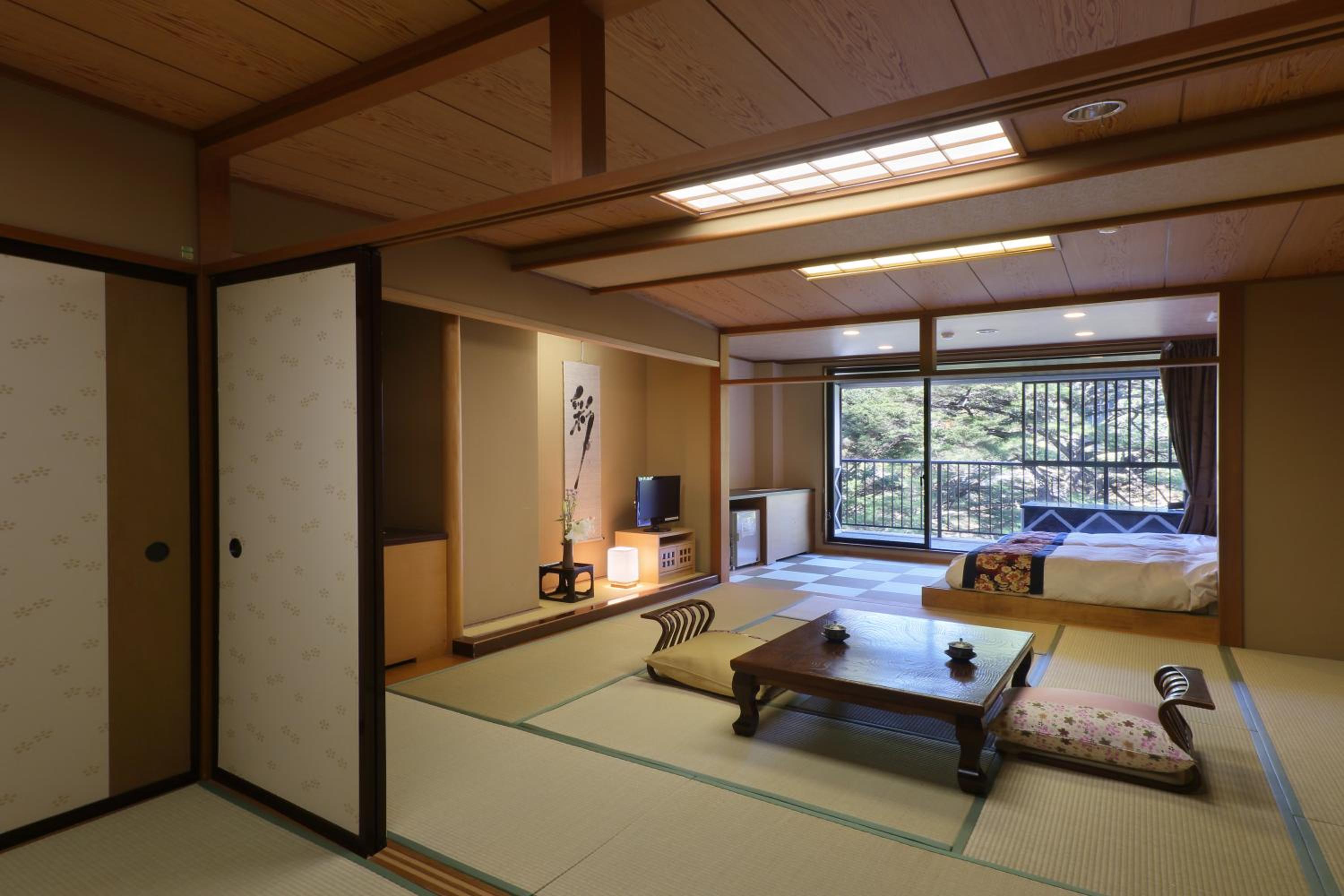 Suite with Mountain View