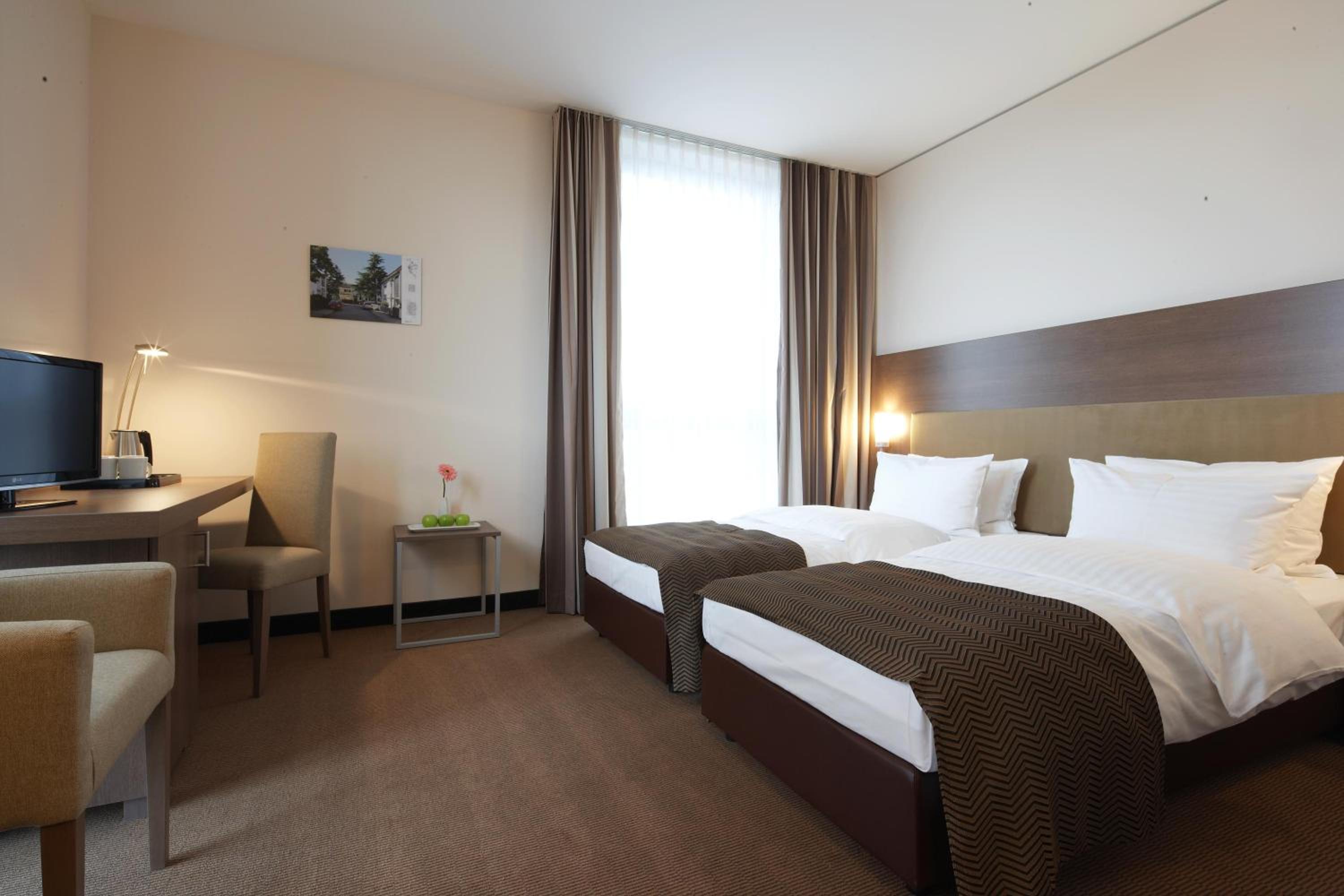 Business Plus Twin Room - Photo 2