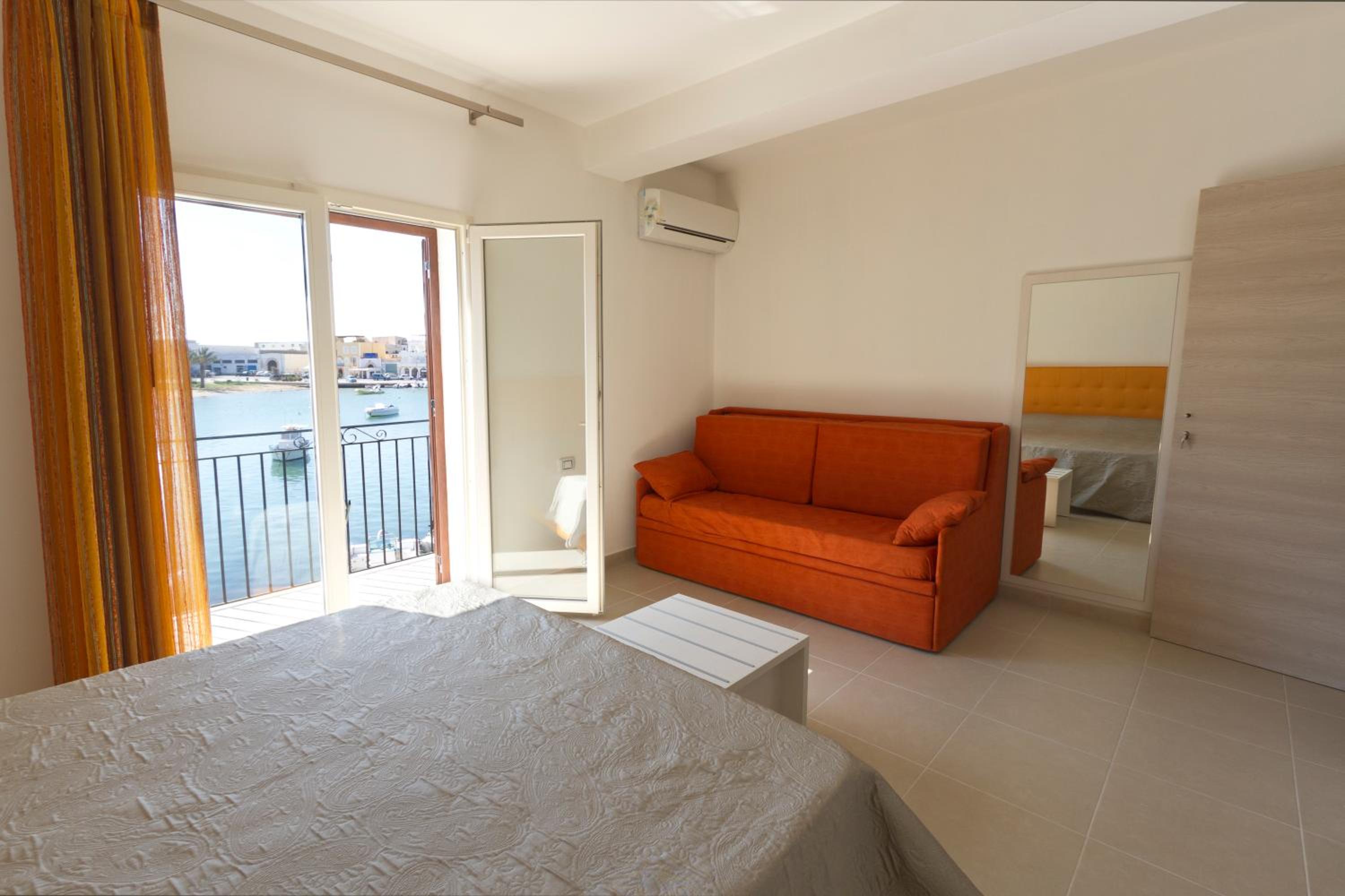 Double Room with Sea View - First Floor photo 3