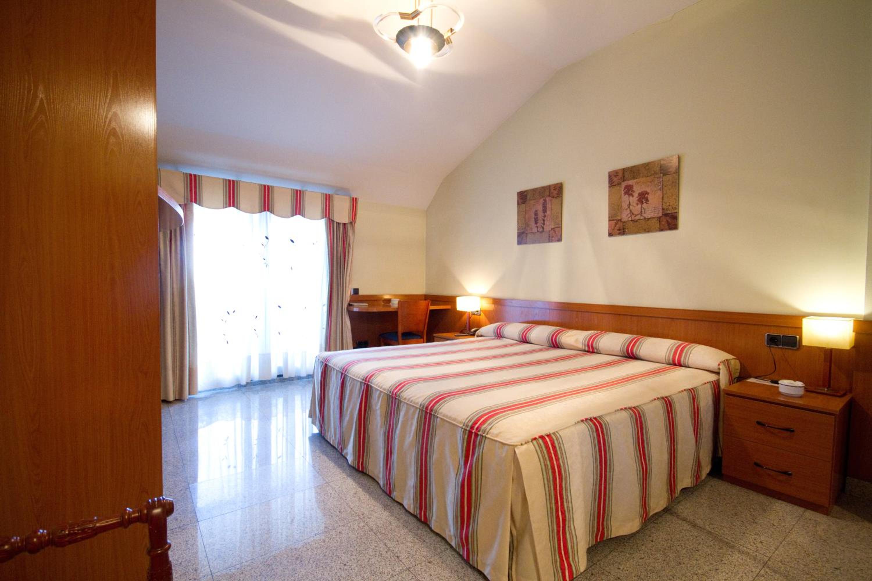 Deluxe King Room - Photo 1