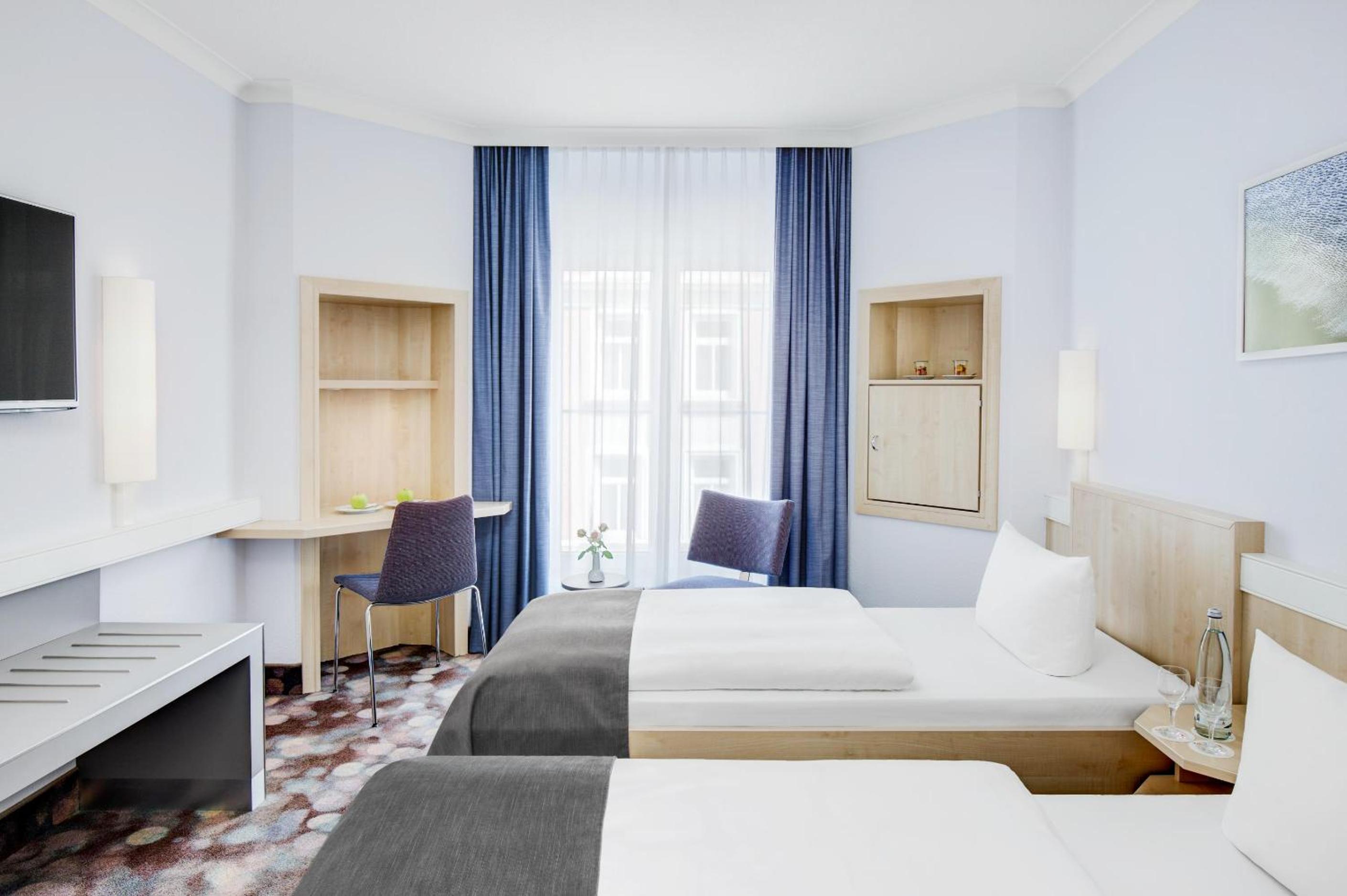 Business Twin Room - Photo 2