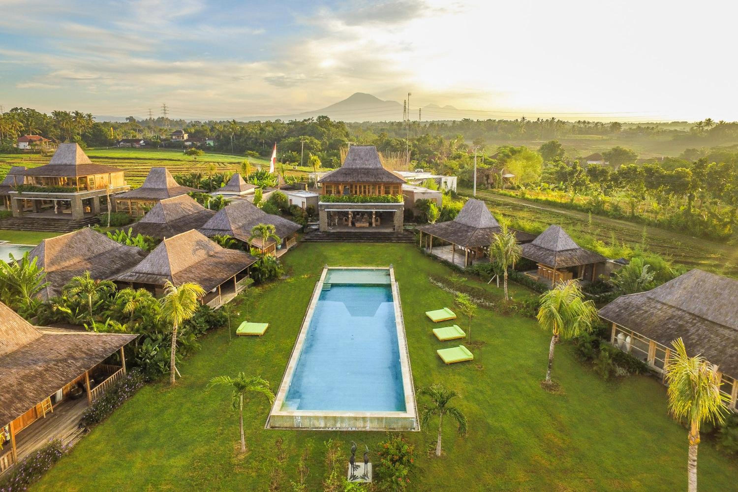 Four-Bedroom Residence with Private Pool photo 2