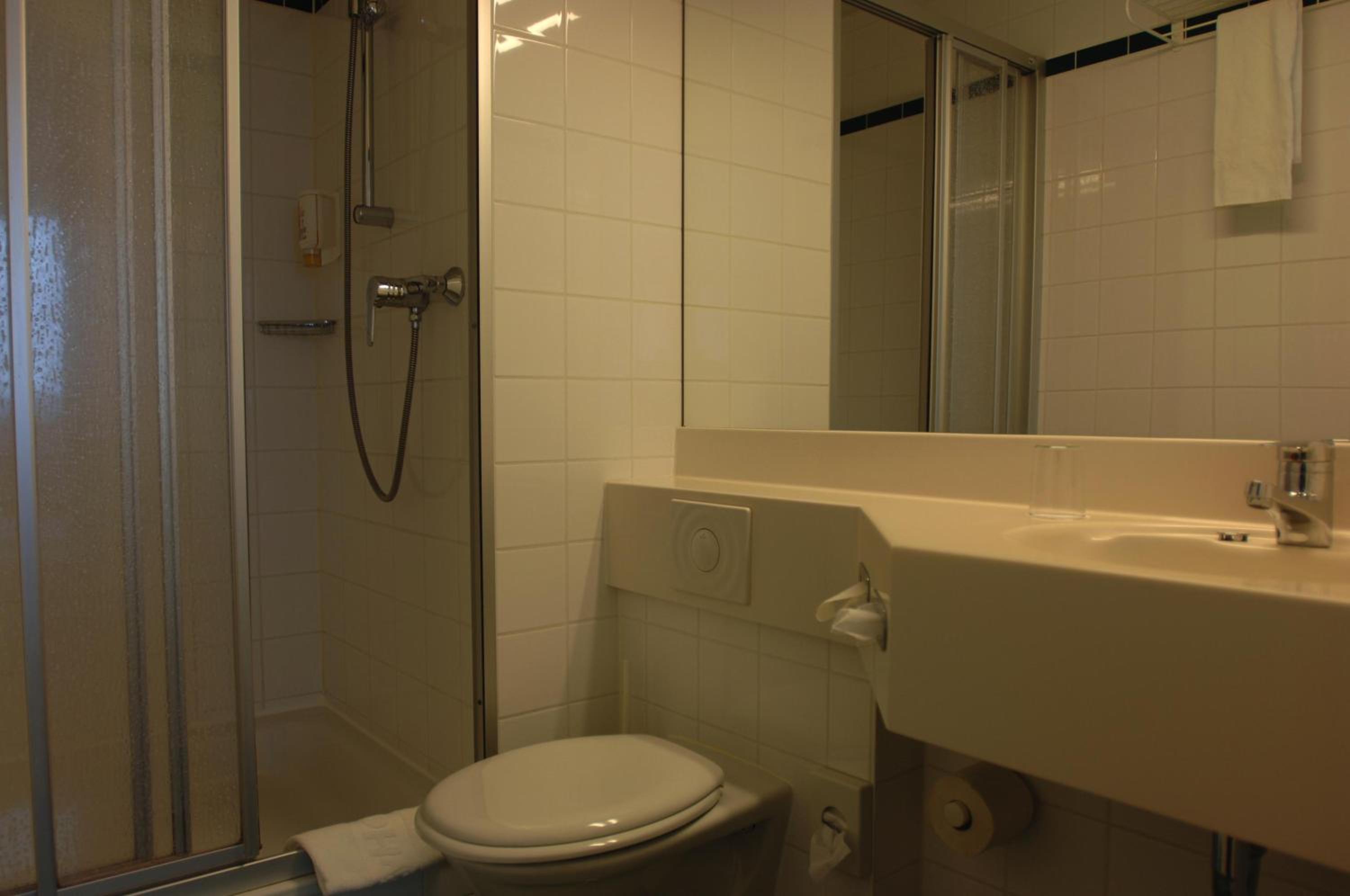 Standard Twin Room - Photo 3