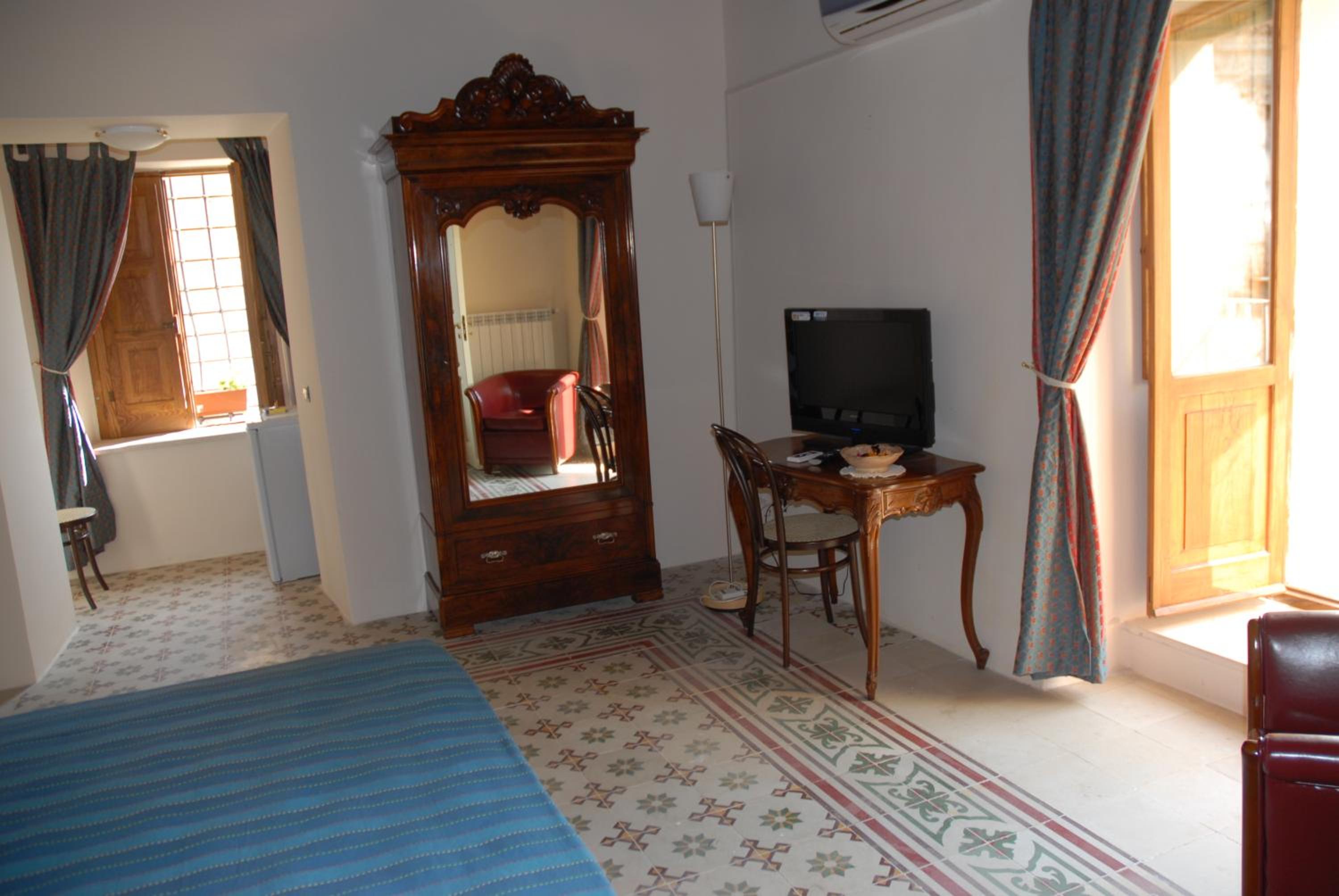 King Room with Balcony photo 1