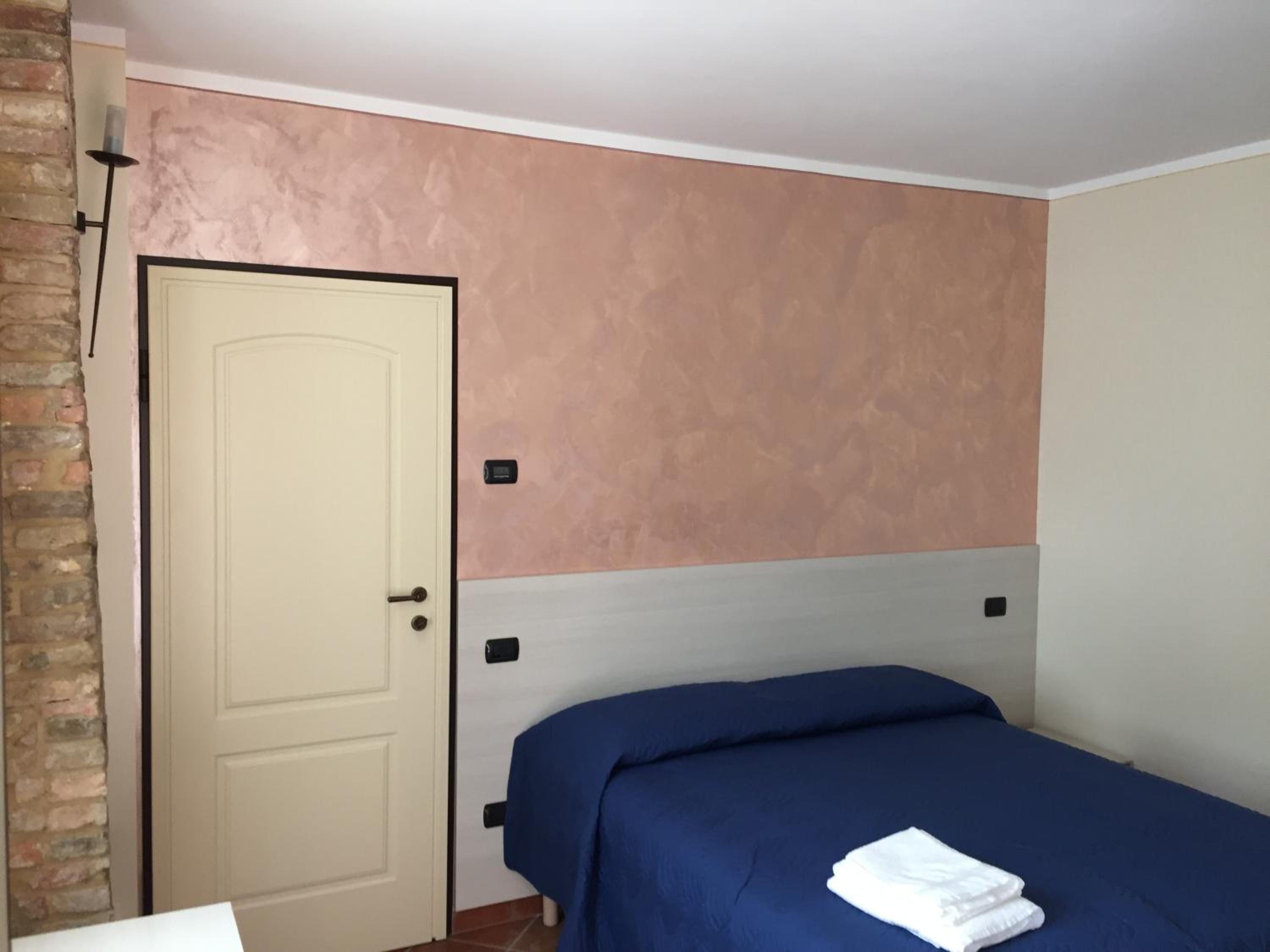 Double or Twin Room with Private Bathroom photo 3