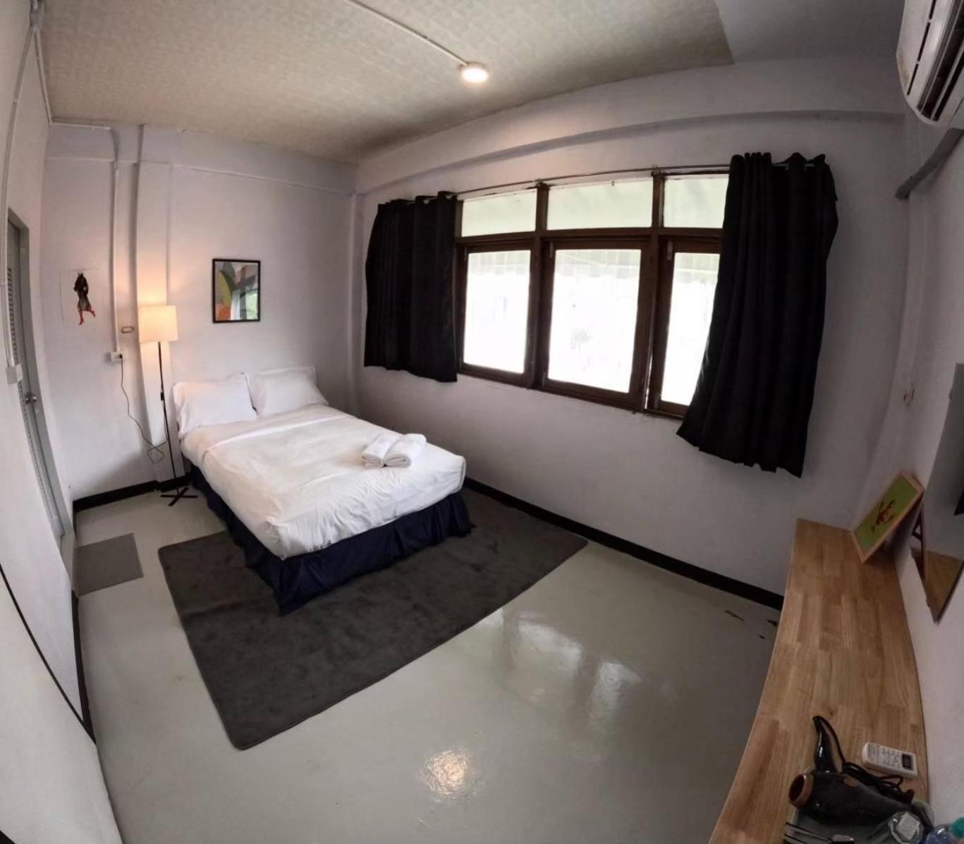One-Bedroom Apartment photo 3