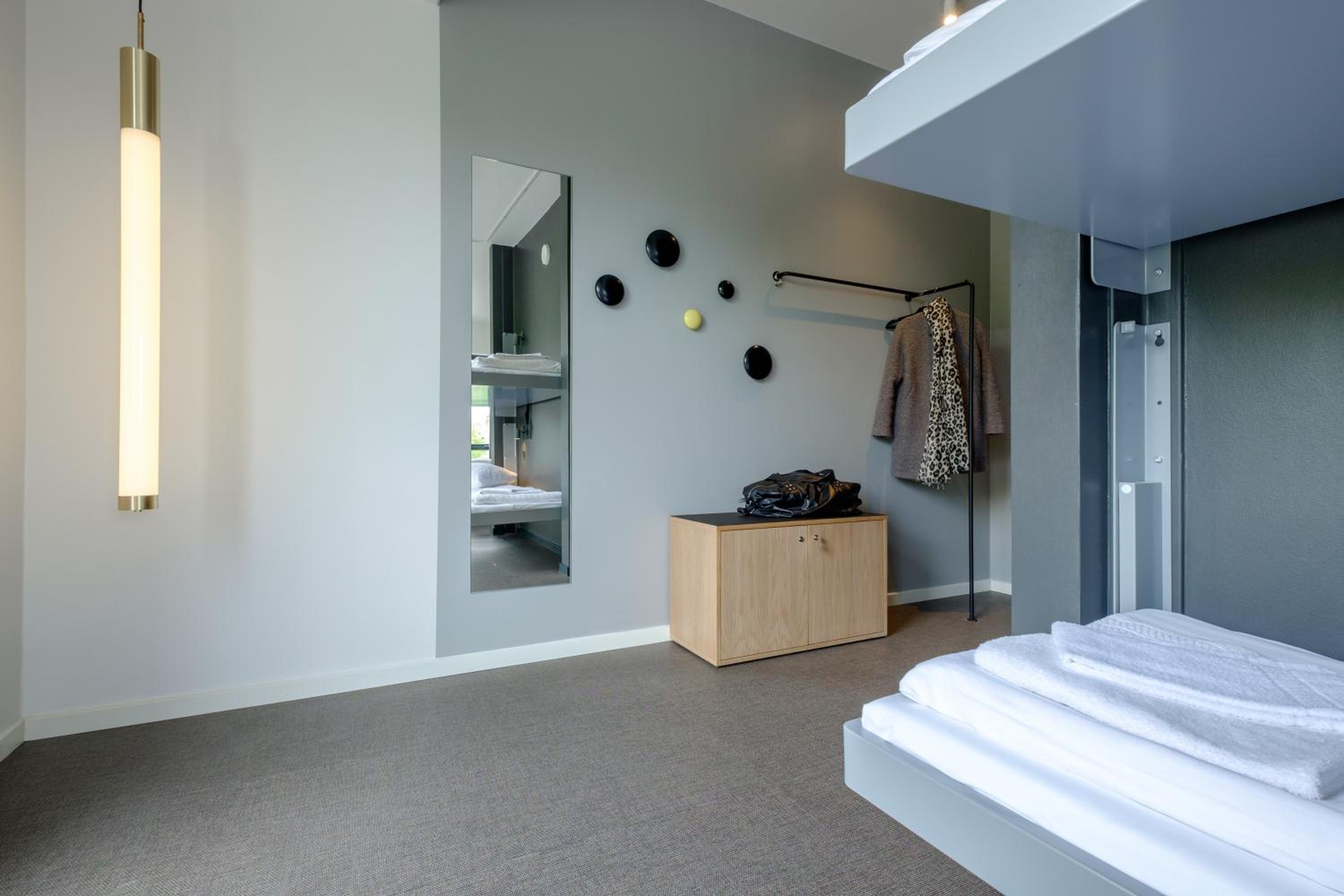 Family Room thumbnail 5