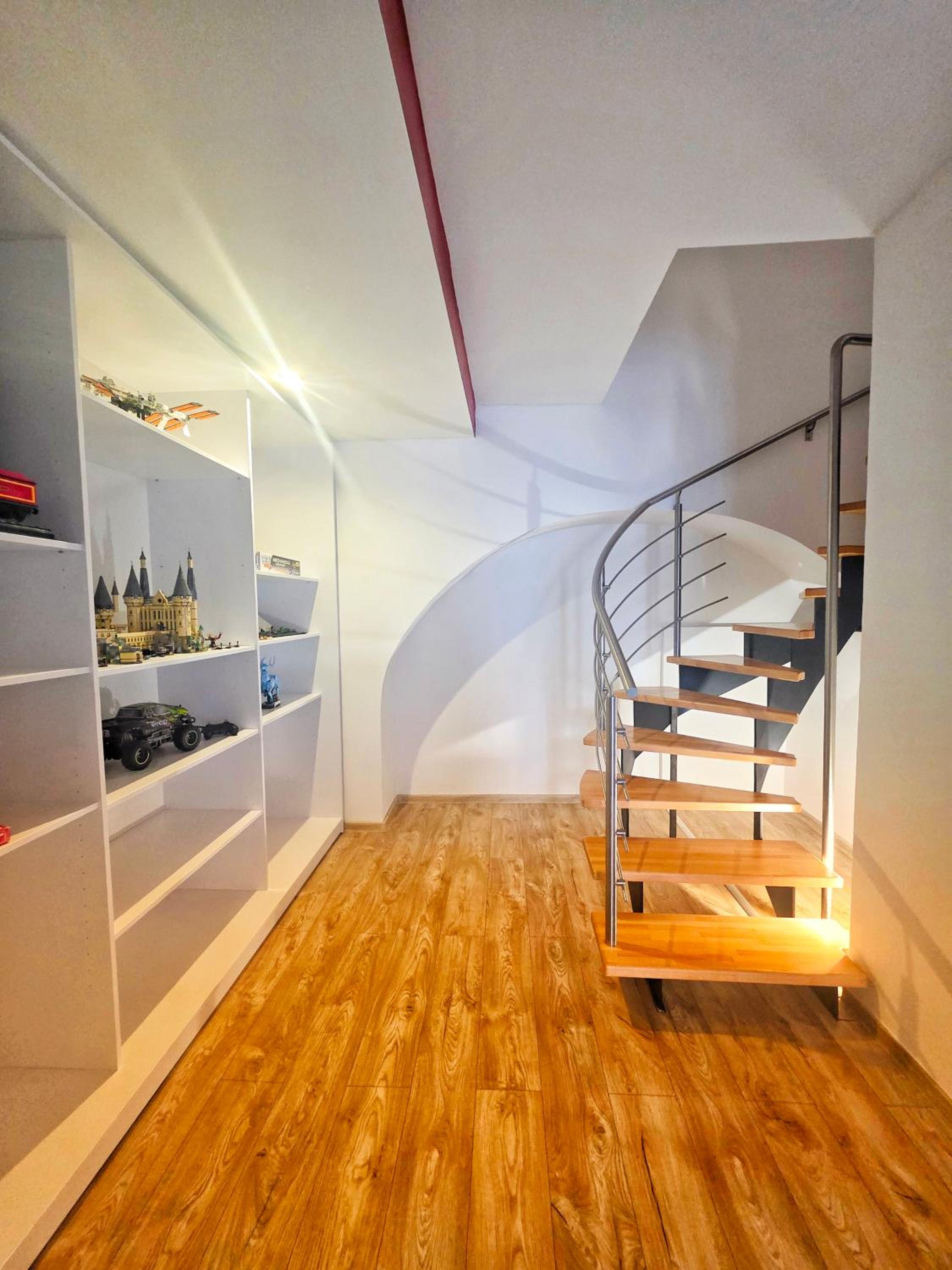 Three-Bedroom Deluxe Apartment - Photo 13