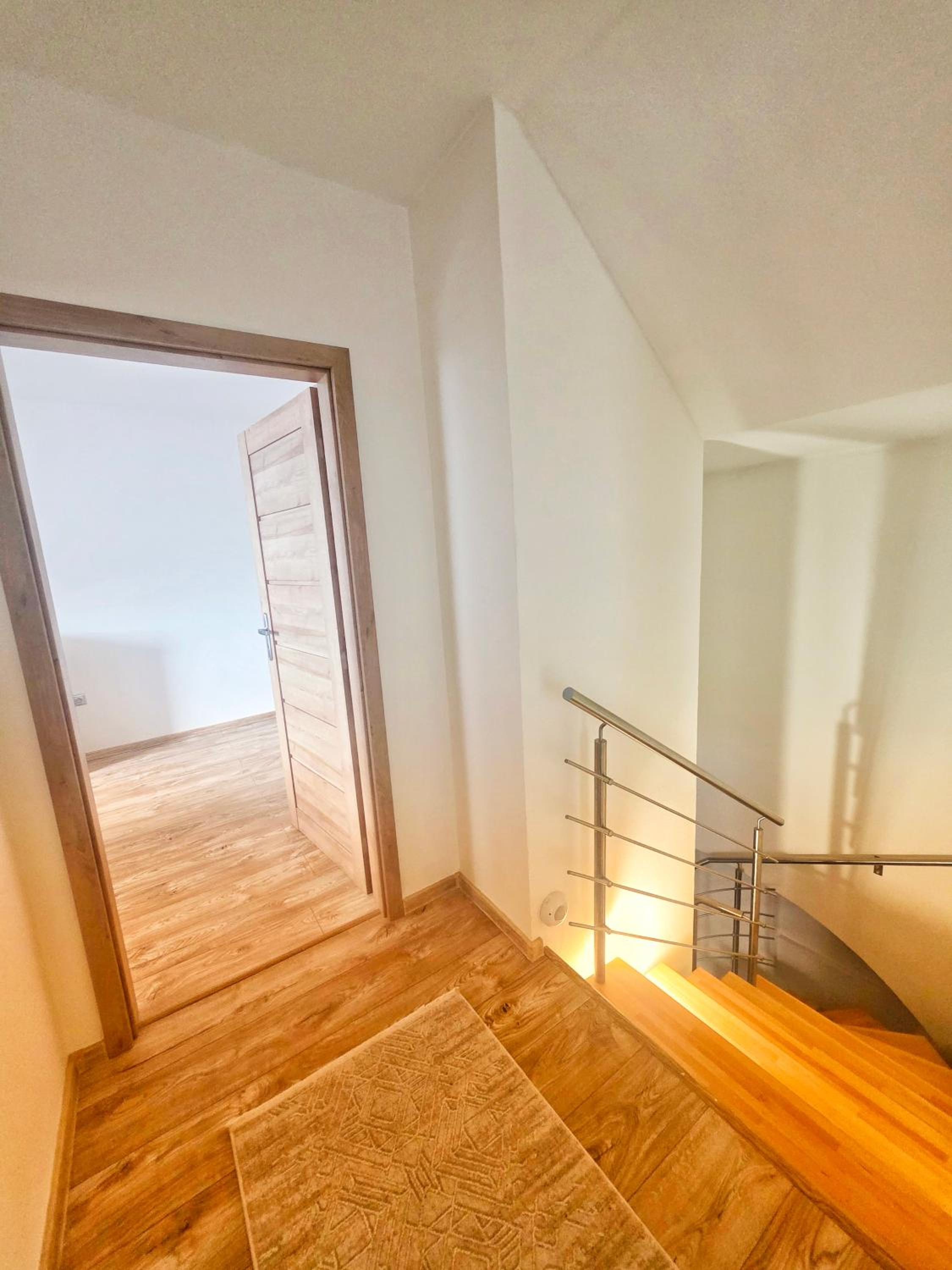 Three-Bedroom Deluxe Apartment - Photo 15