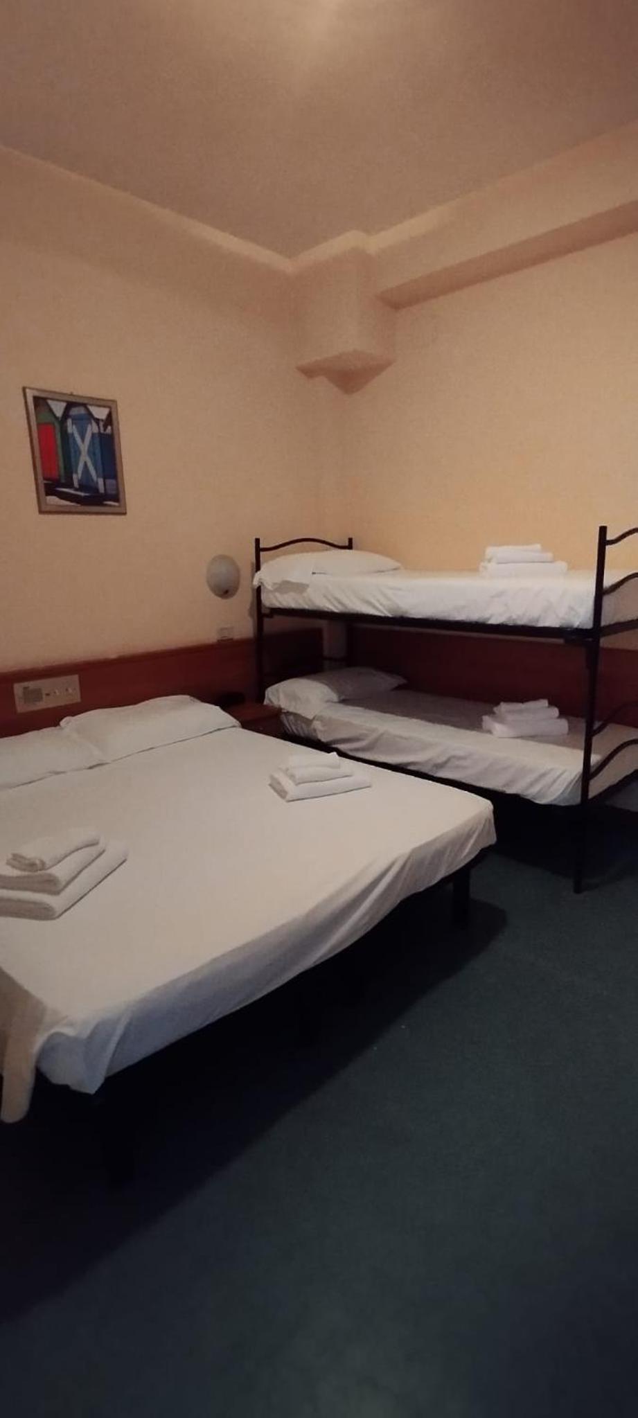 Economy Quadruple Room photo 3