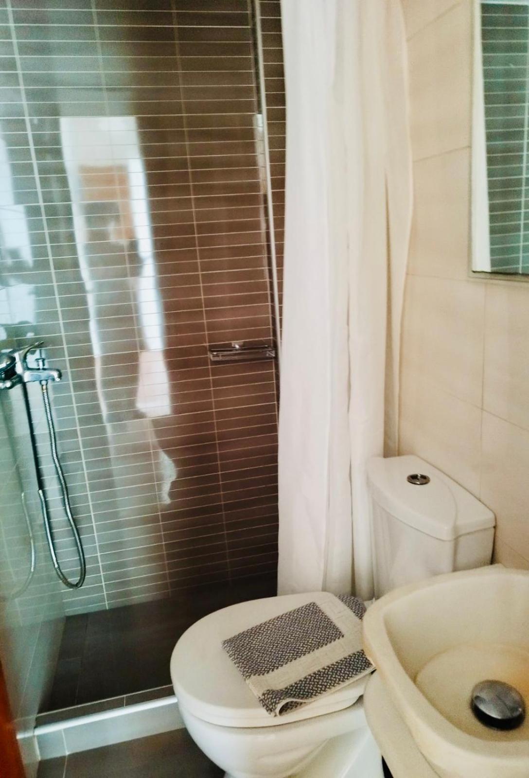 Double Room with Private External Bathroom - Photo 4