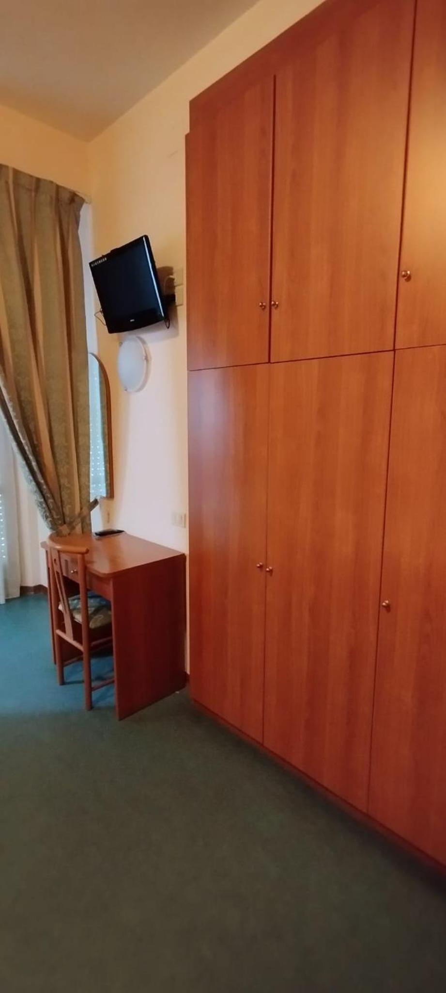 Economy Triple Room photo 1