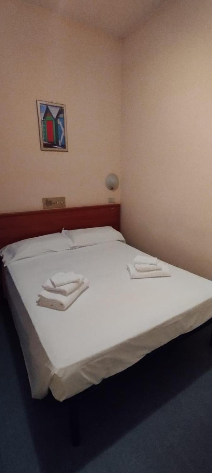 Economy Double or Twin Room photo 3