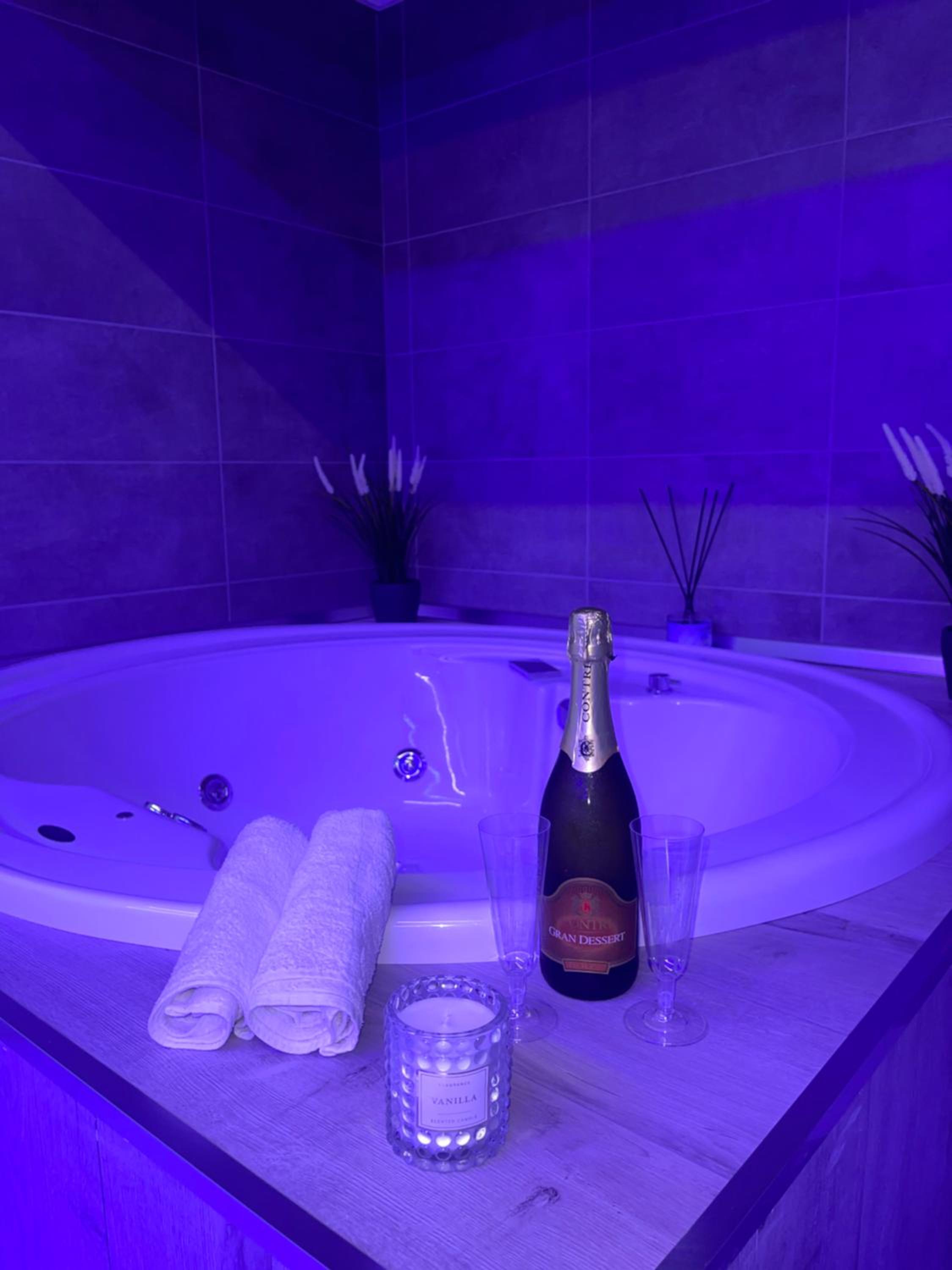 Deluxe Suite with Spa Bath