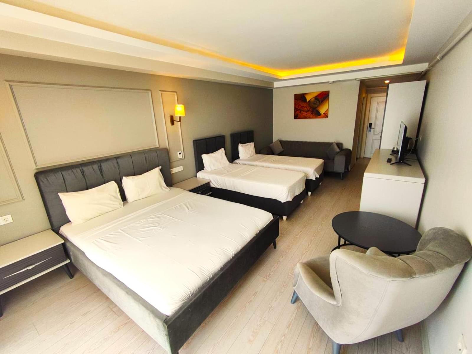Deluxe Quadruple Room - Photo 1