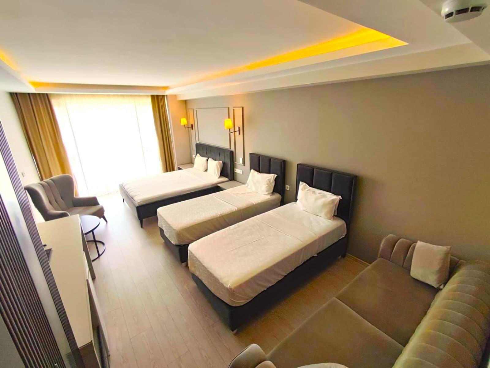 Deluxe Quadruple Room - Photo 2
