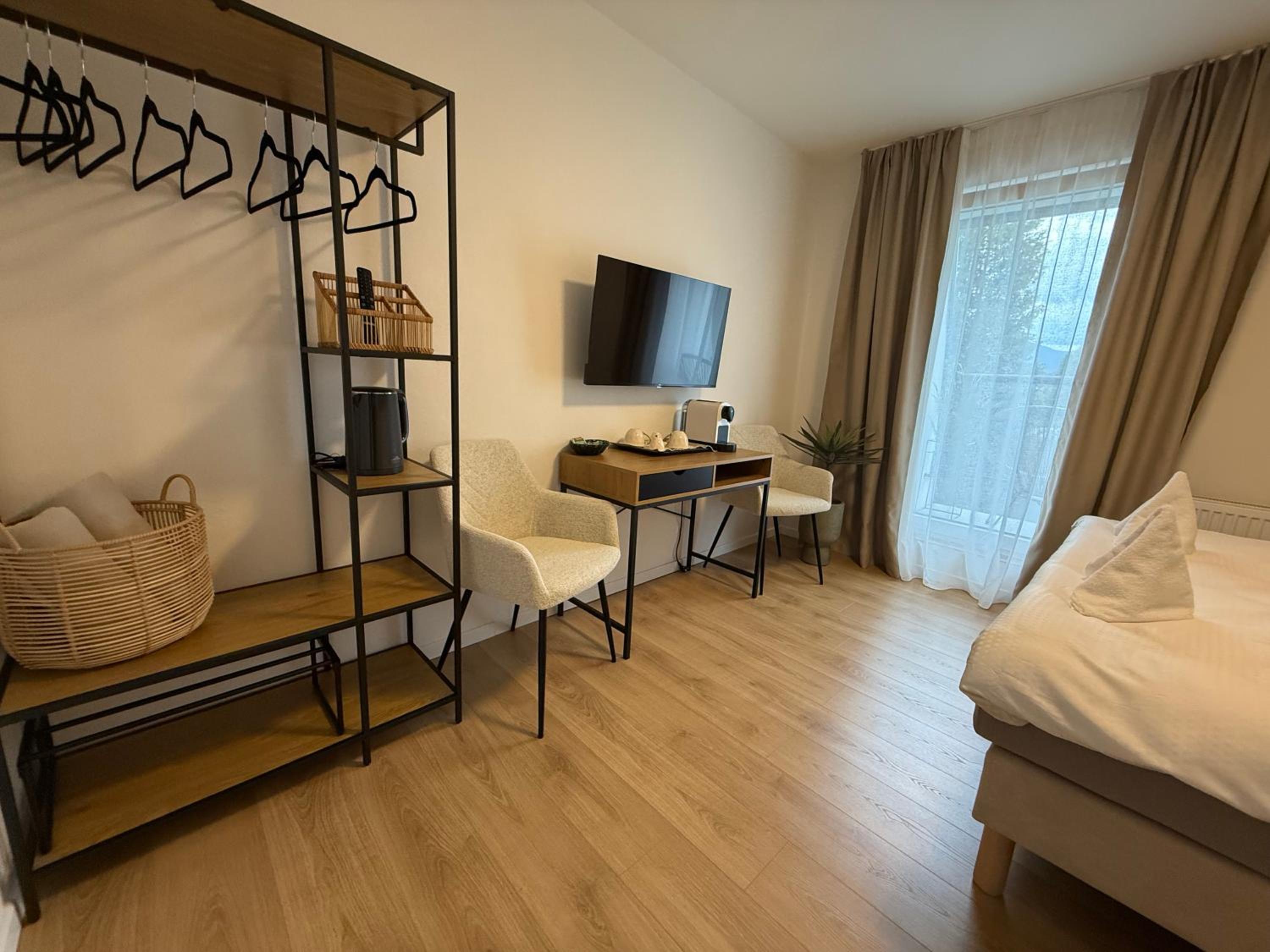 Deluxe Double Room with Balcony photo 3