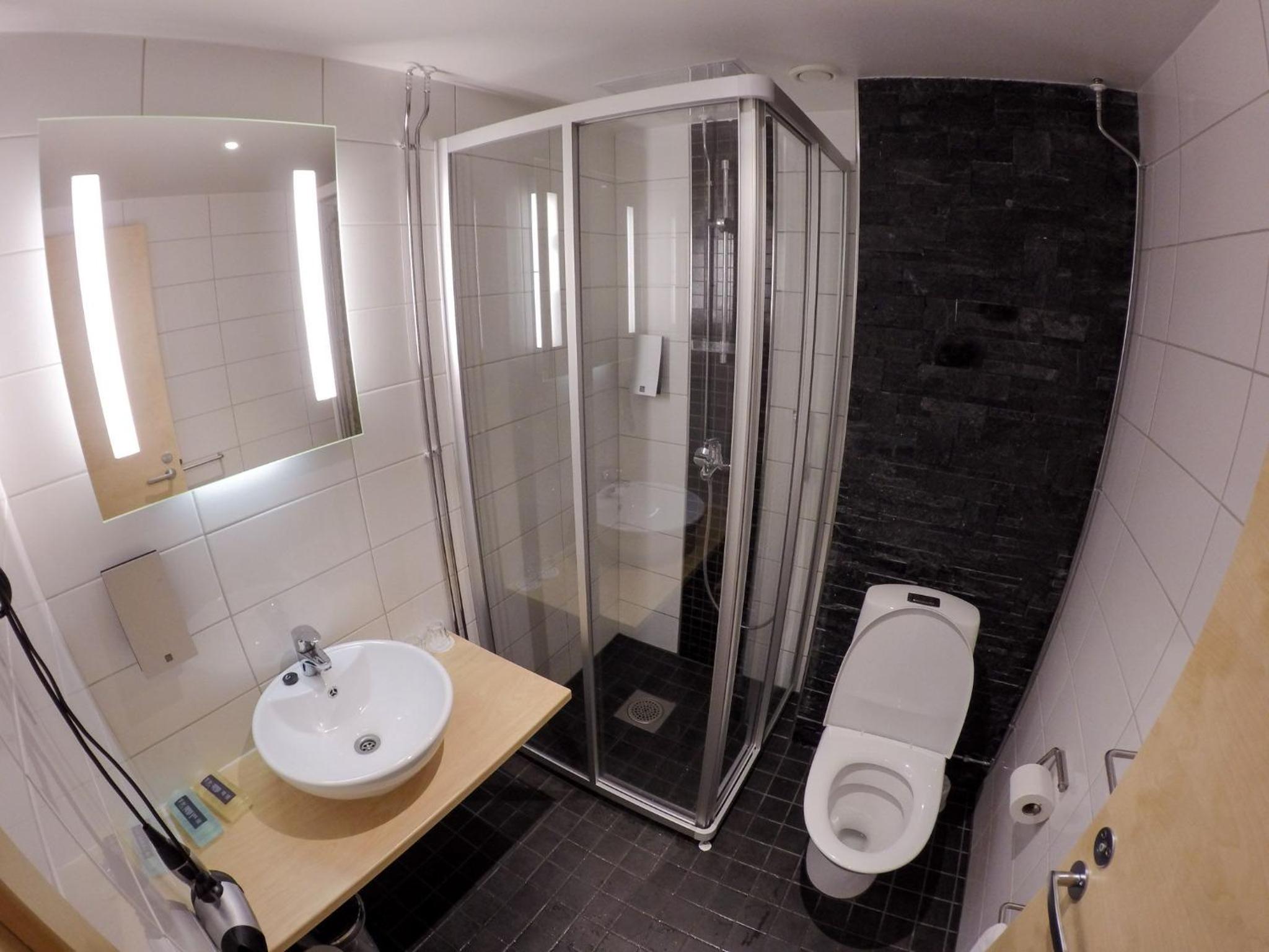 Premium Twin Room - Photo 7