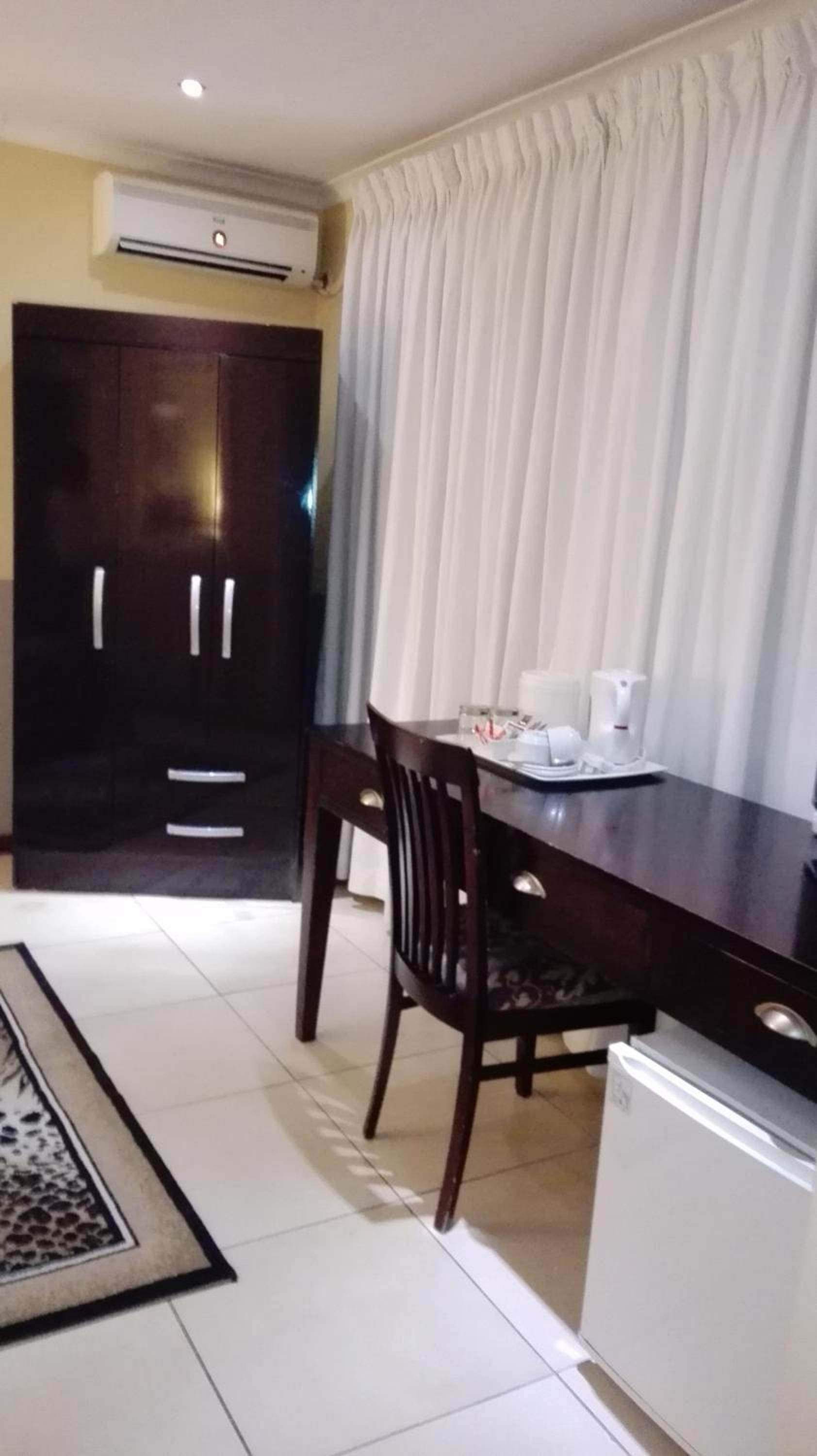 Budget Double Room photo 3