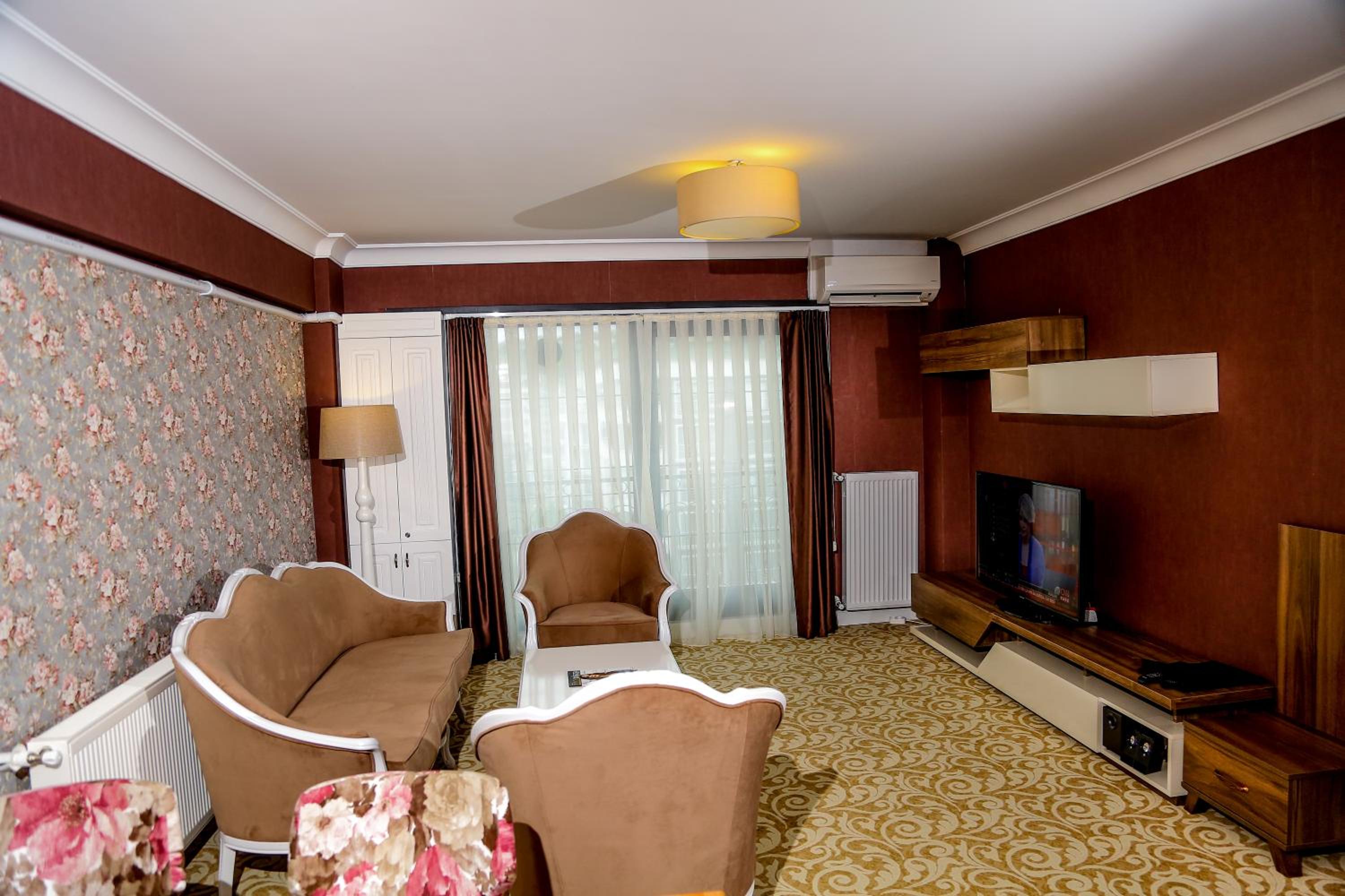Deluxe Two-Bedroom Suite photo 2
