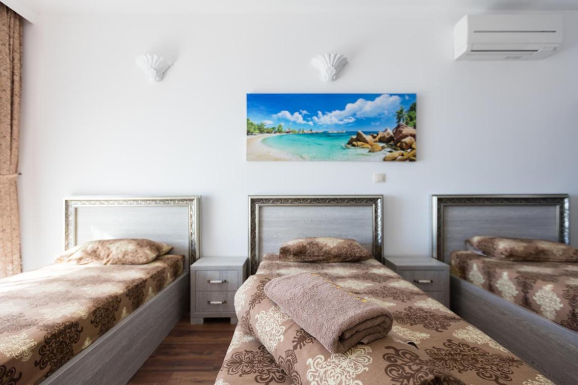 Studio Lux (3 Adults) with Balcony photo 3