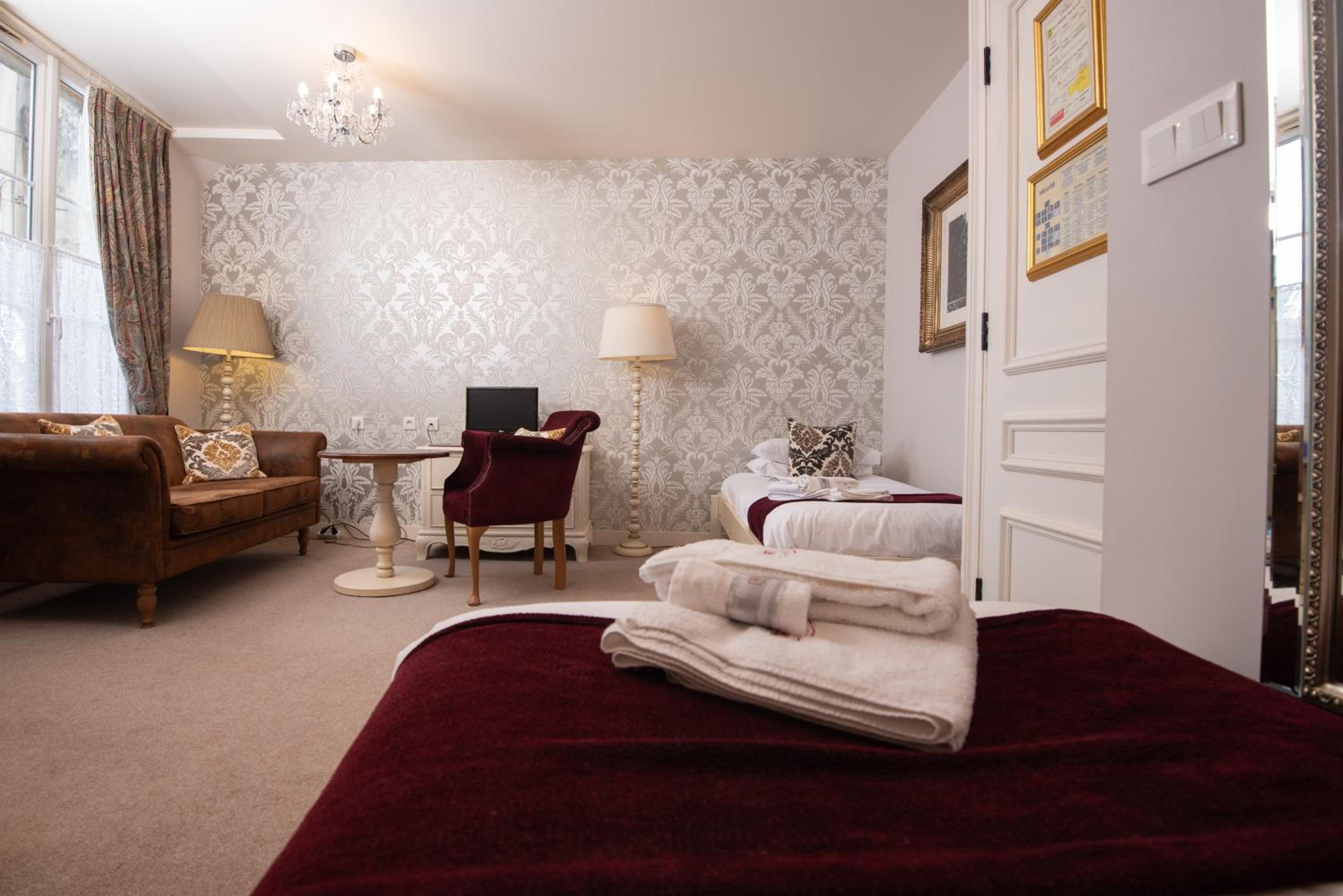 Deluxe Family Room photo 3