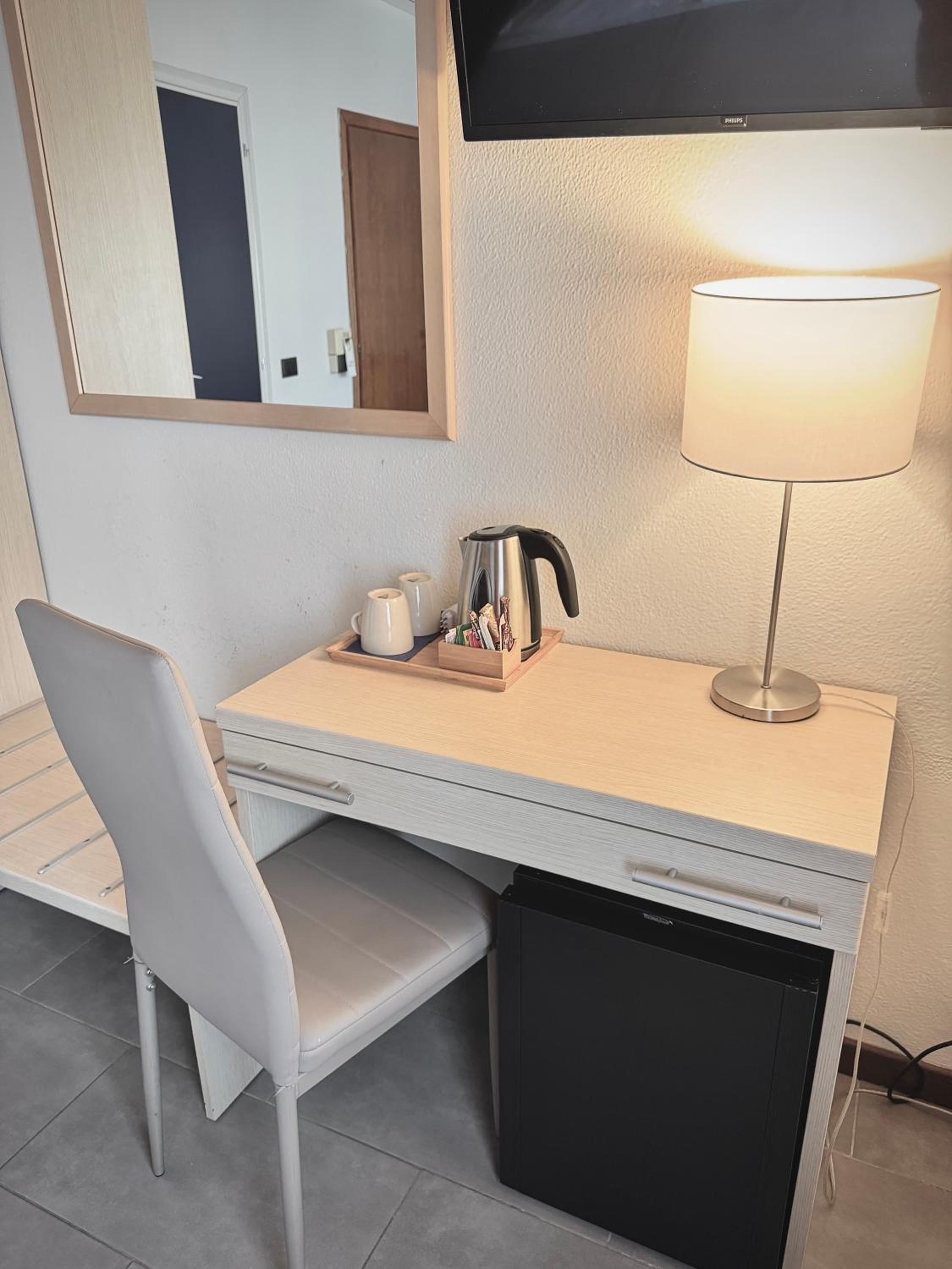 Deluxe Double or Twin Room with City View photo 3