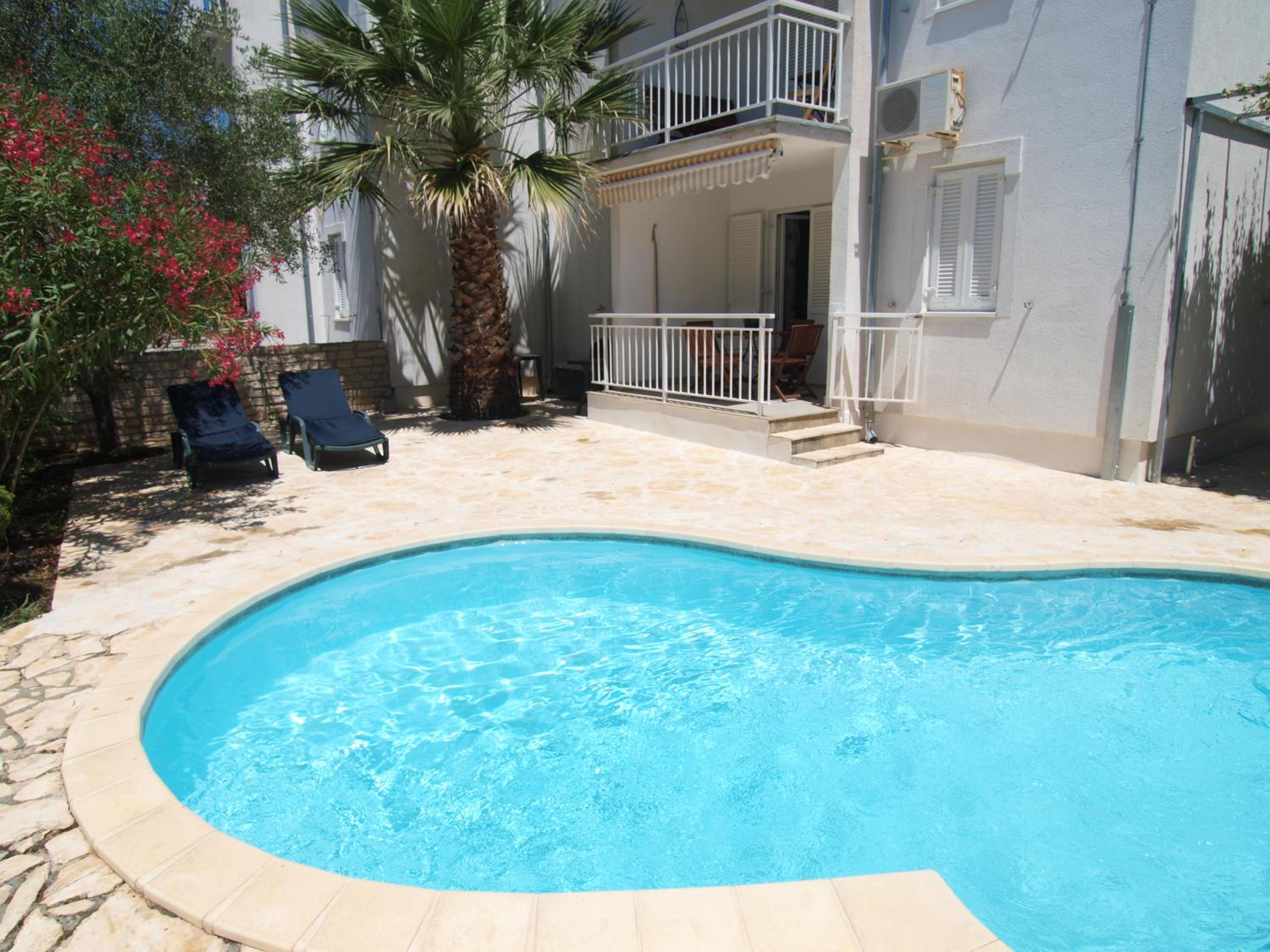 Apartment with Pool View
