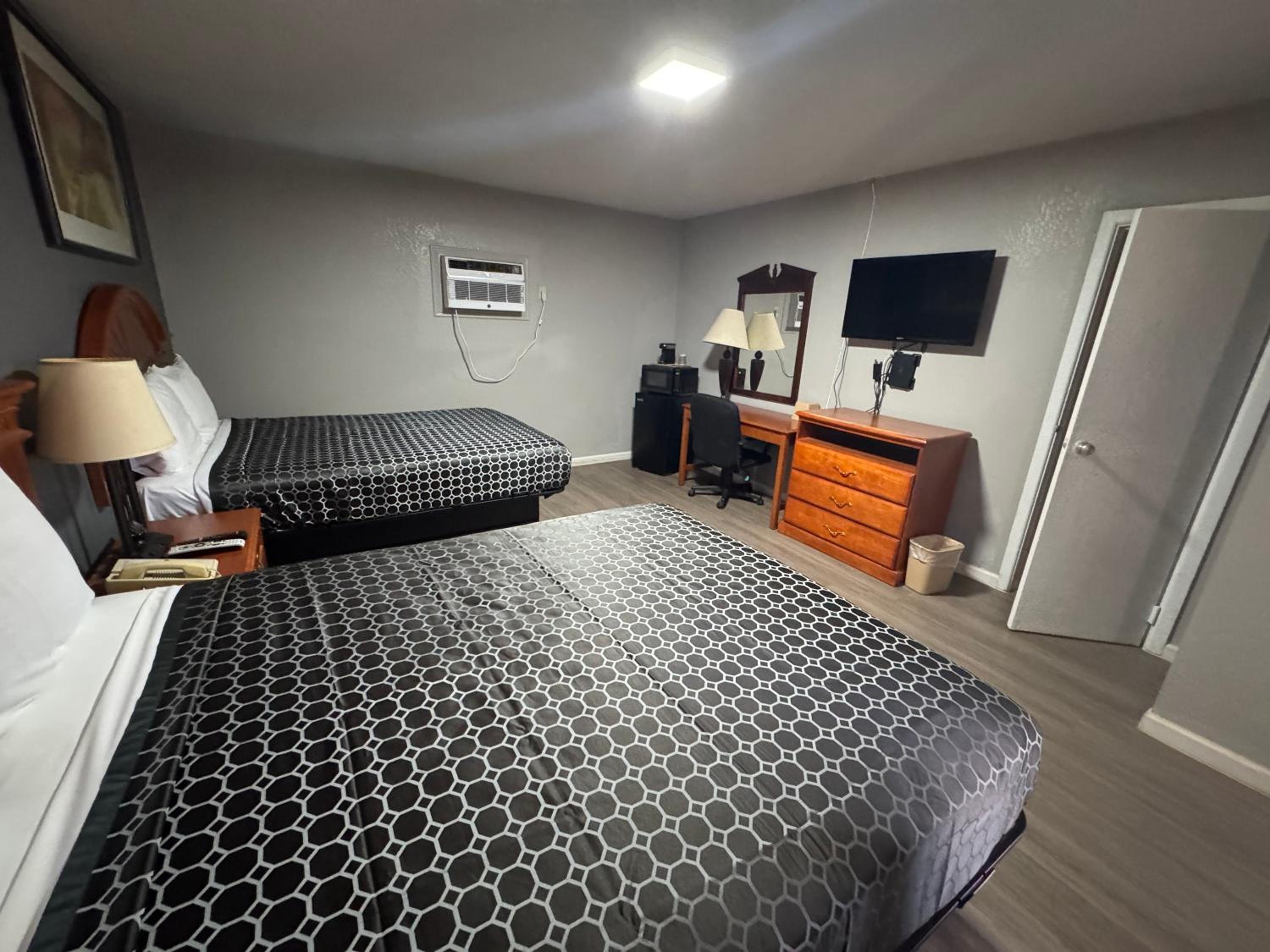 Standard Queen Room photo 3