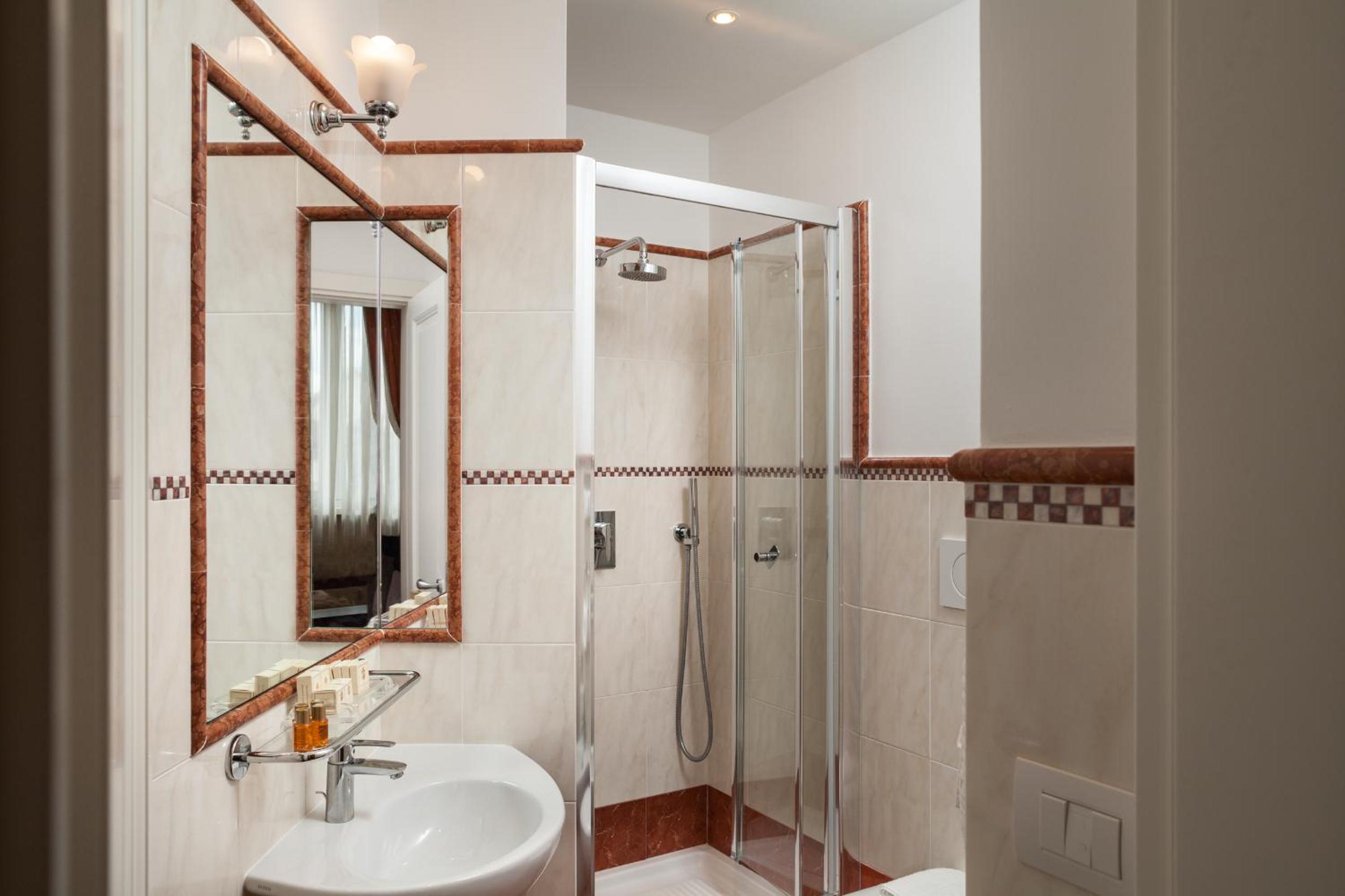 Classic Triple Room photo 2