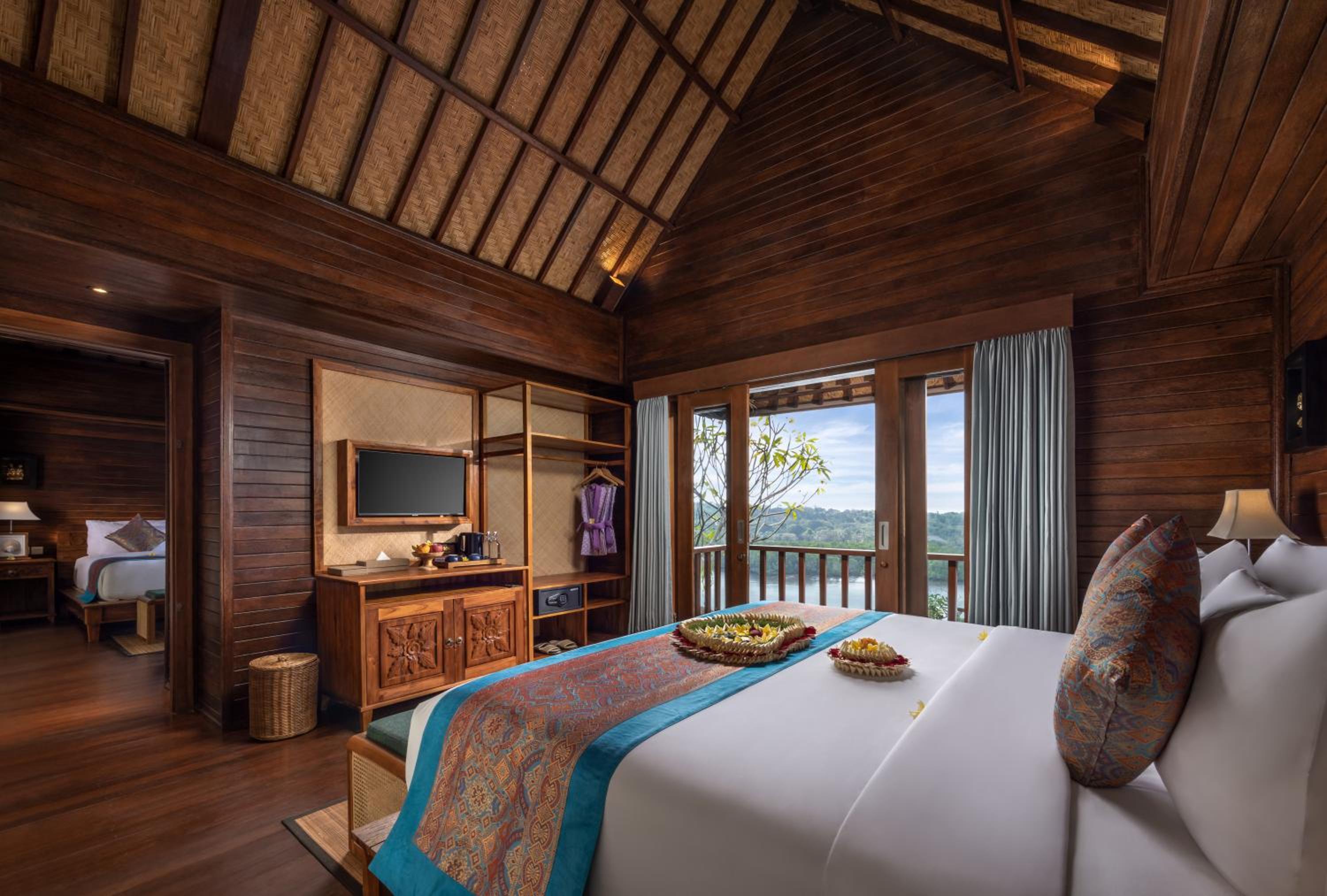 Family Bungalow with Free Harbor Transport